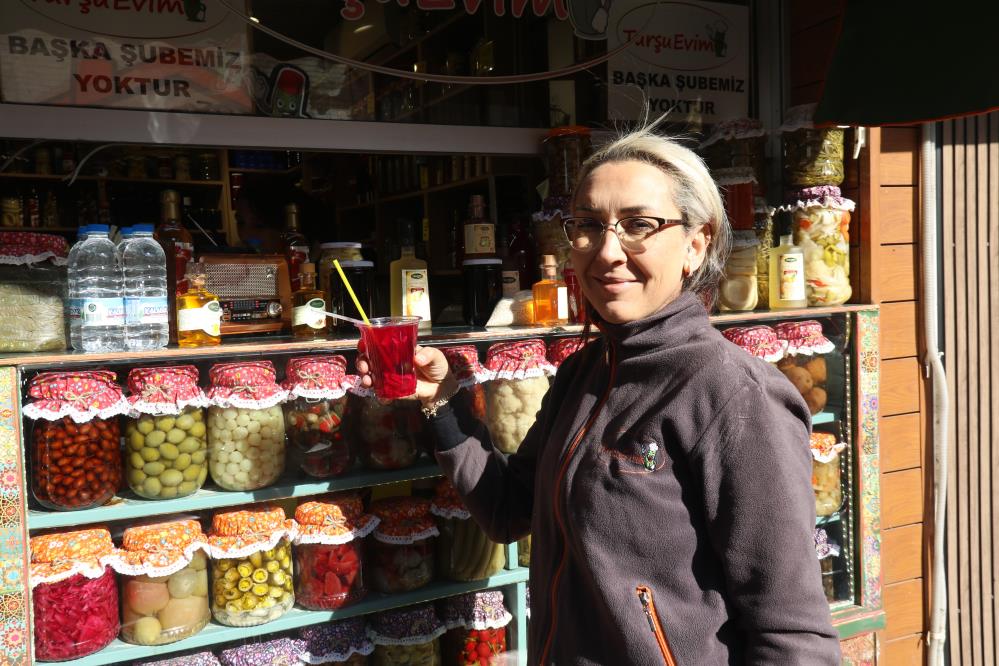 Neseli Gunler Gercege Dondu Bosanan Cift Karsilikli Tursucu Acti Sokak Ikiye Bolundu (4)