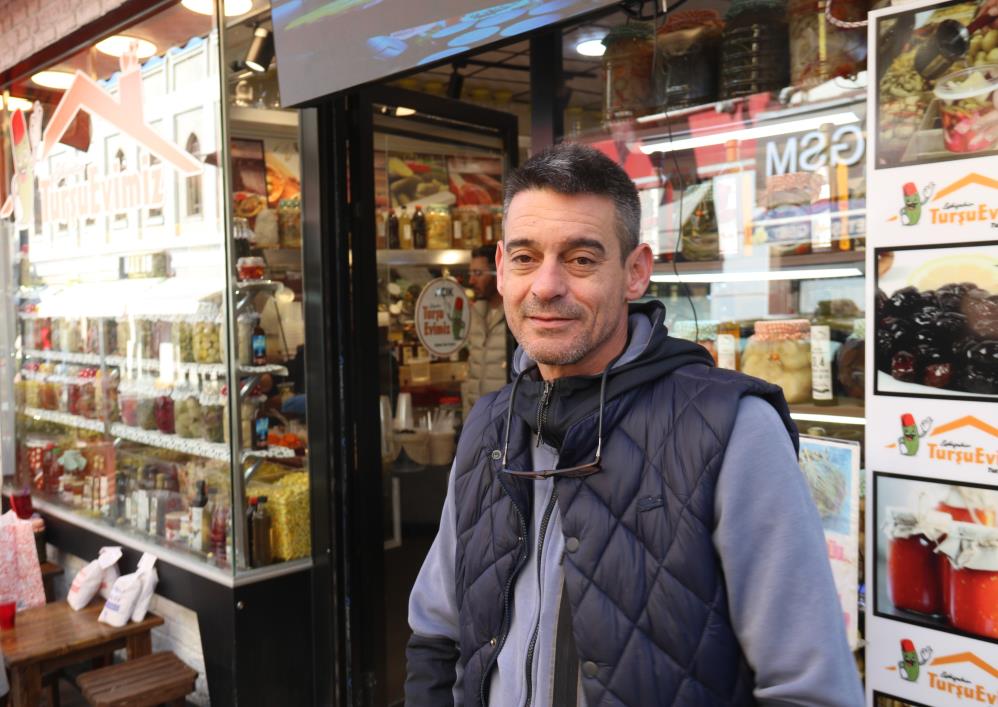 Neseli Gunler Gercege Dondu Bosanan Cift Karsilikli Tursucu Acti Sokak Ikiye Bolundu (6)