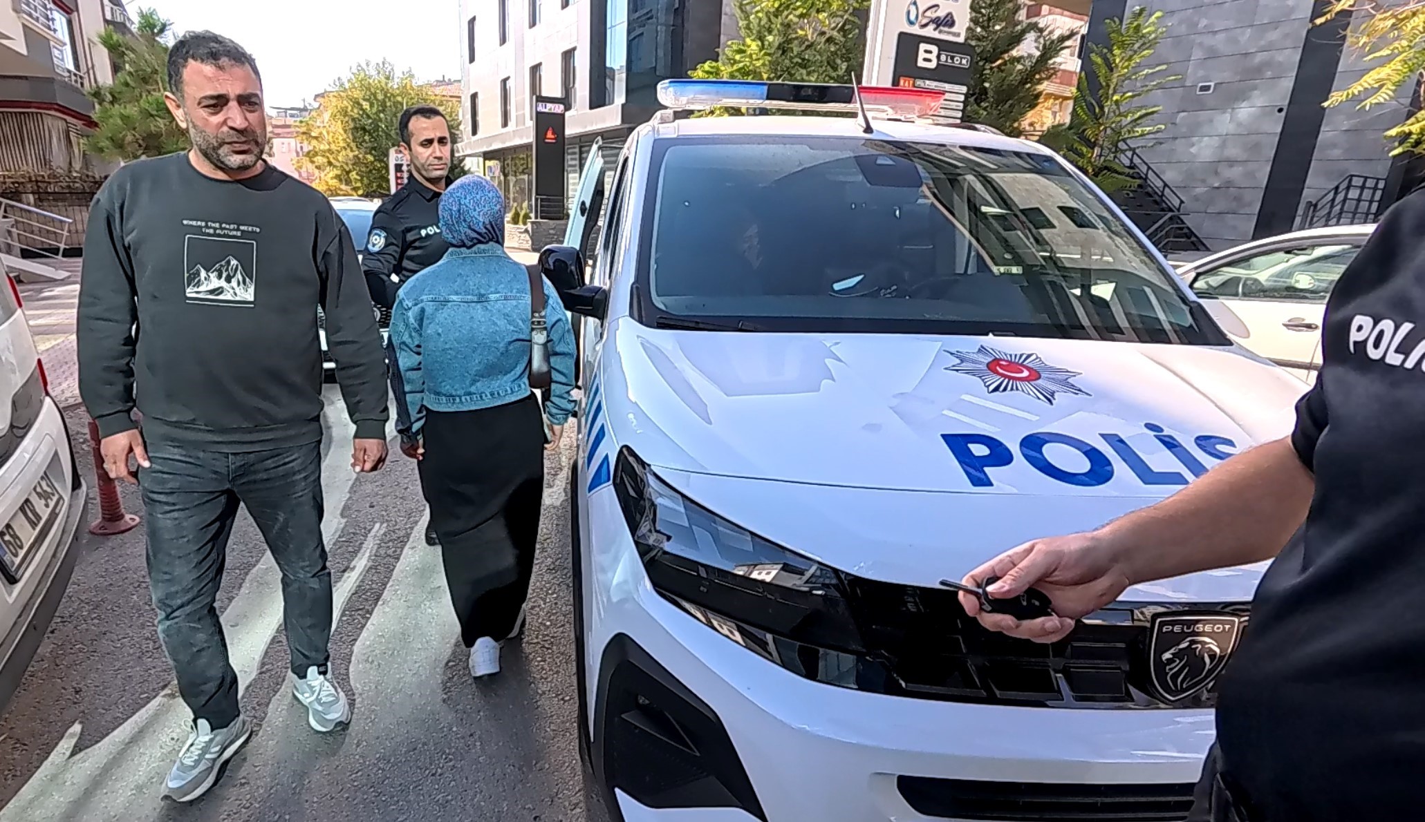 Ofkeli Koca Dehset Sacti Cami Kirdi Polis Kades Ihbariyla Yakaladi (4)