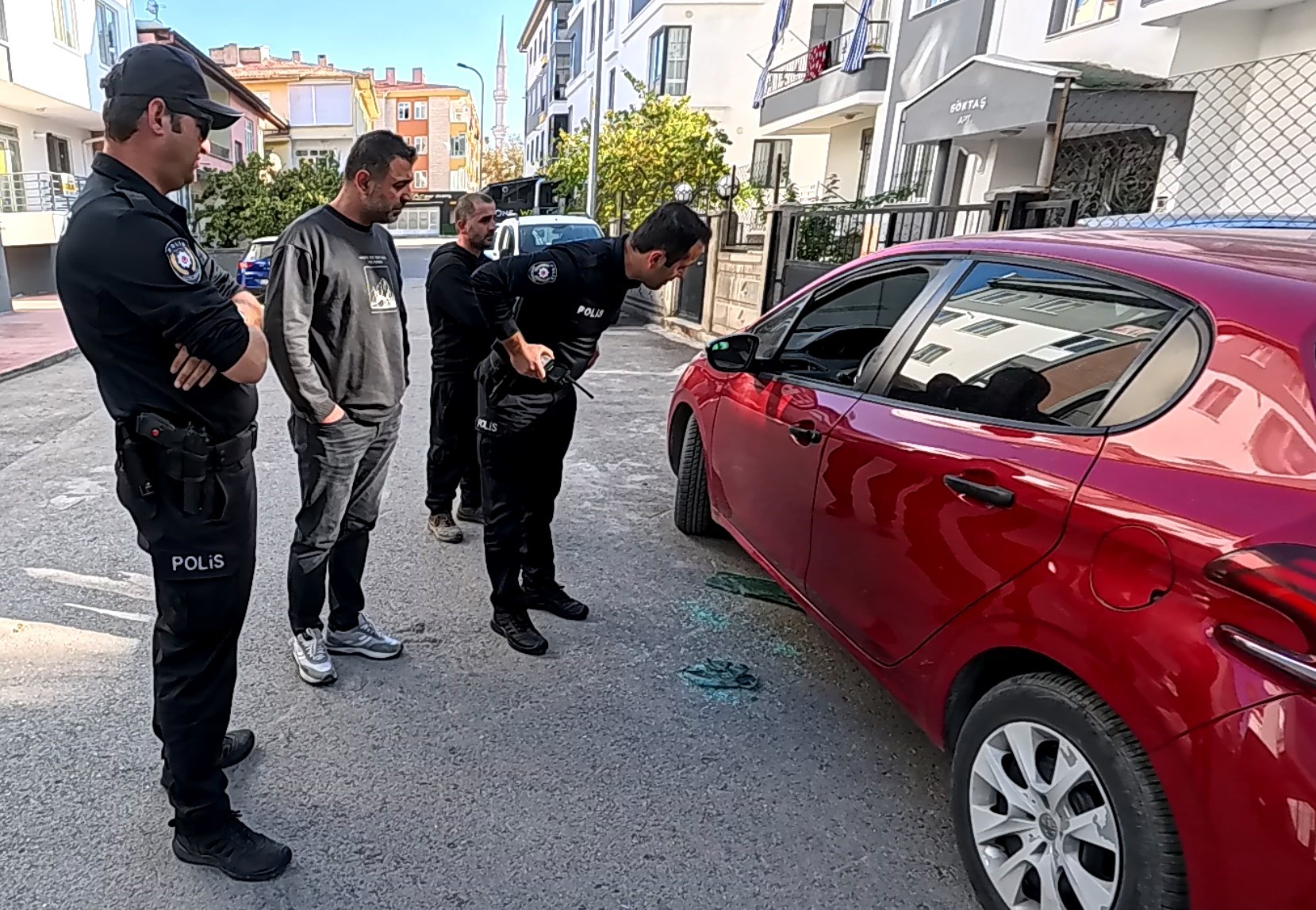 Ofkeli Koca Dehset Sacti Cami Kirdi Polis Kades Ihbariyla Yakaladi (5)