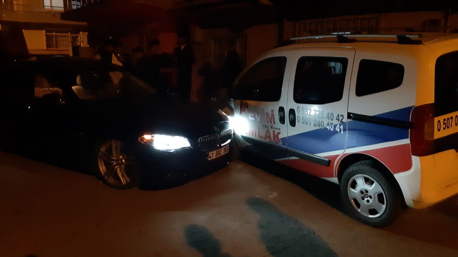 Önce Eski Eşini, Sonra Sevgilisi Sandığı Kişiyi Bıçakladı Bıçaklı Saldırgan Mahalleyi Böyle Tehdit Etti (4)