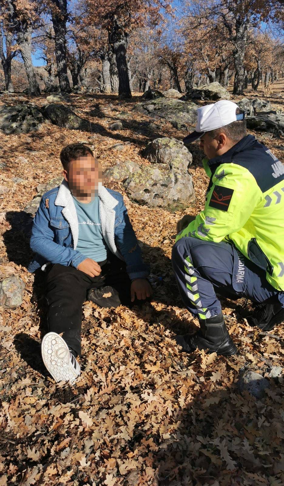 Ormanda Kaybolan Genç, Saatler Süren Aramanın Ardından Bulundu (3)