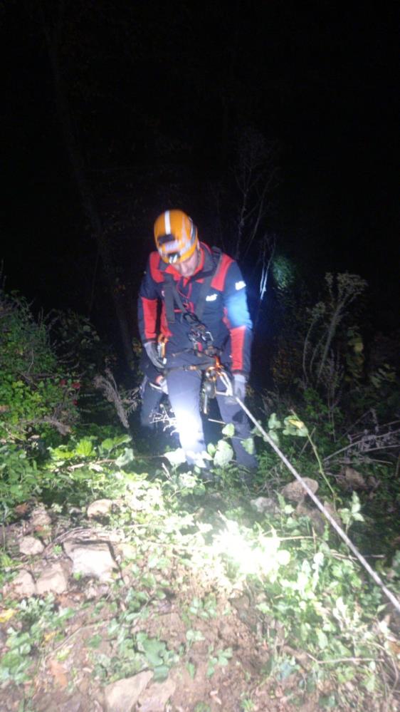 Ormanlik Alanda Dehset Tufek Ve Kan Izleriyle Bulunan Kayip Genc Sarampolde Olu Halde (6)