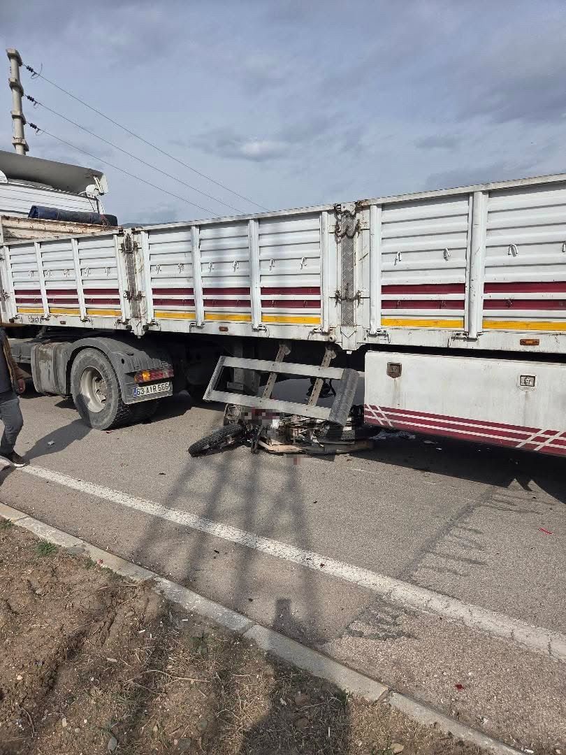 Osb Kavşağında Korkunç Kaza Tırın Altına Giren Motosiklet Sürücüsü Öldü (2)