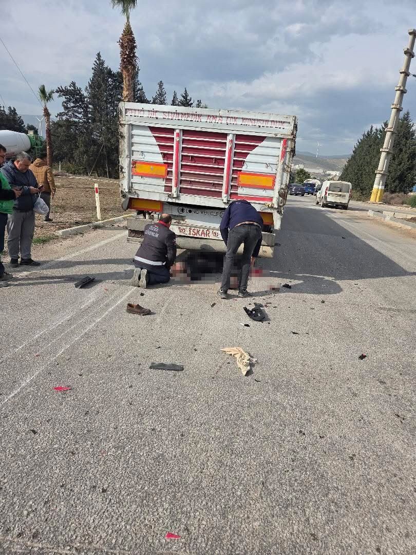 Osb Kavşağında Korkunç Kaza Tırın Altına Giren Motosiklet Sürücüsü Öldü (3)
