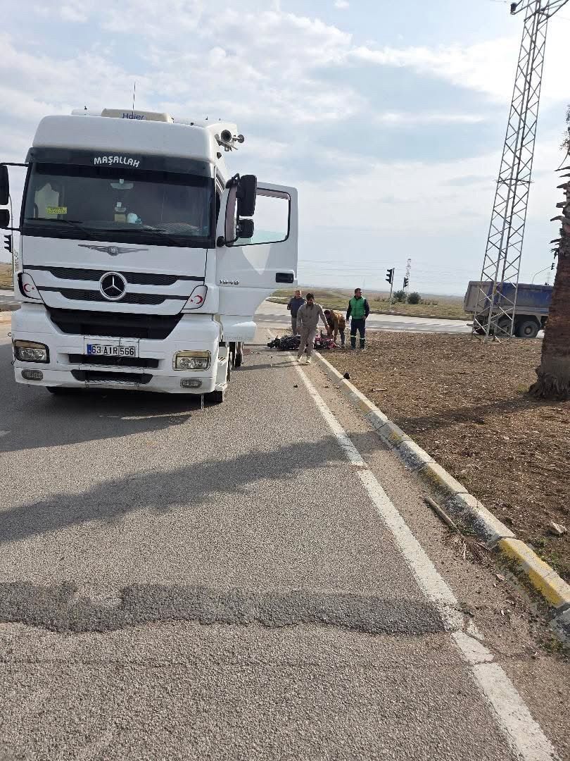 Osb Kavşağında Korkunç Kaza Tırın Altına Giren Motosiklet Sürücüsü Öldü (4)