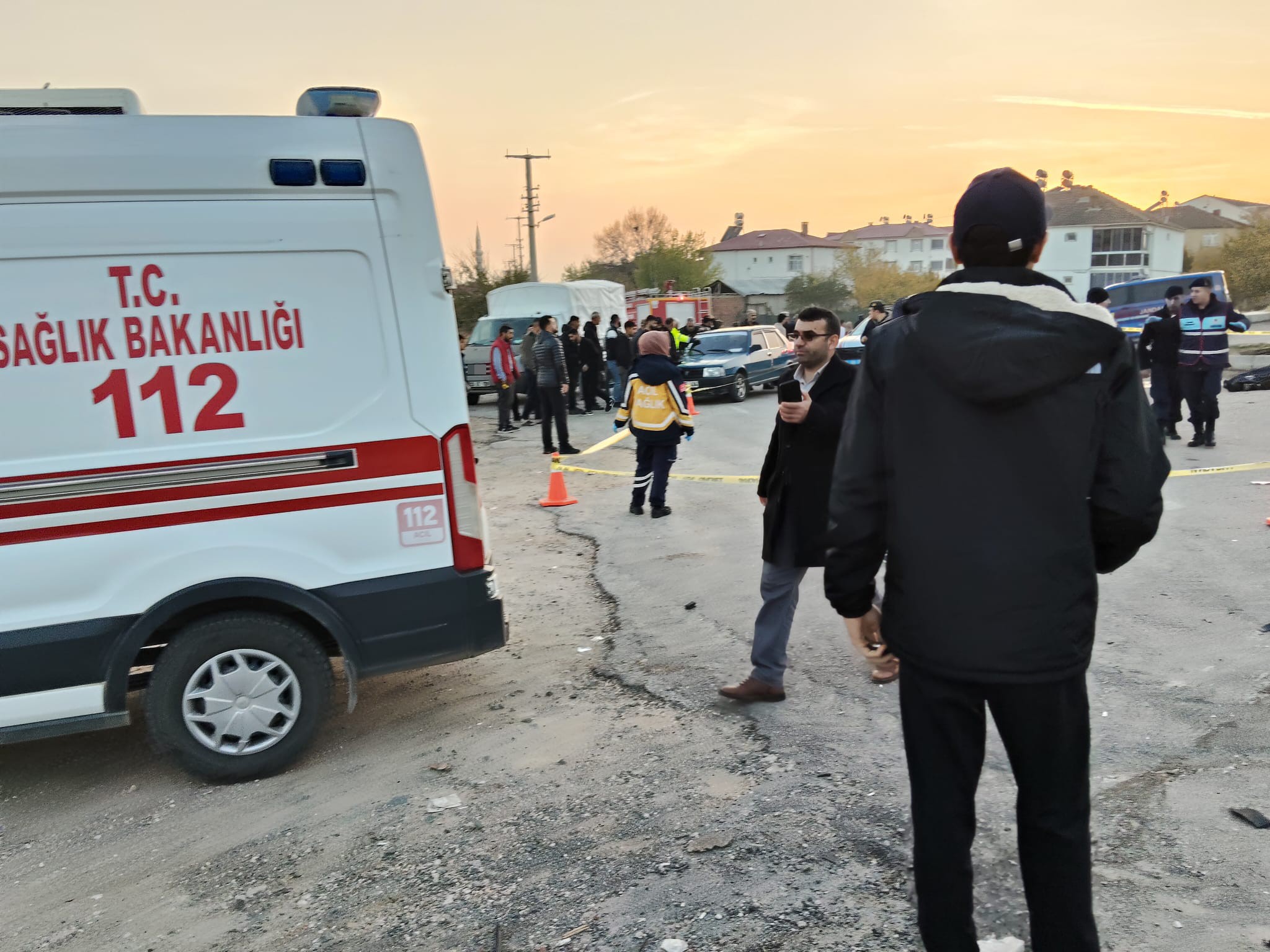 Osb Yolunda Can Pazarı Traktörle Çarpışan Otomobil Yayaya Çarptı, 1 Ölü (2)