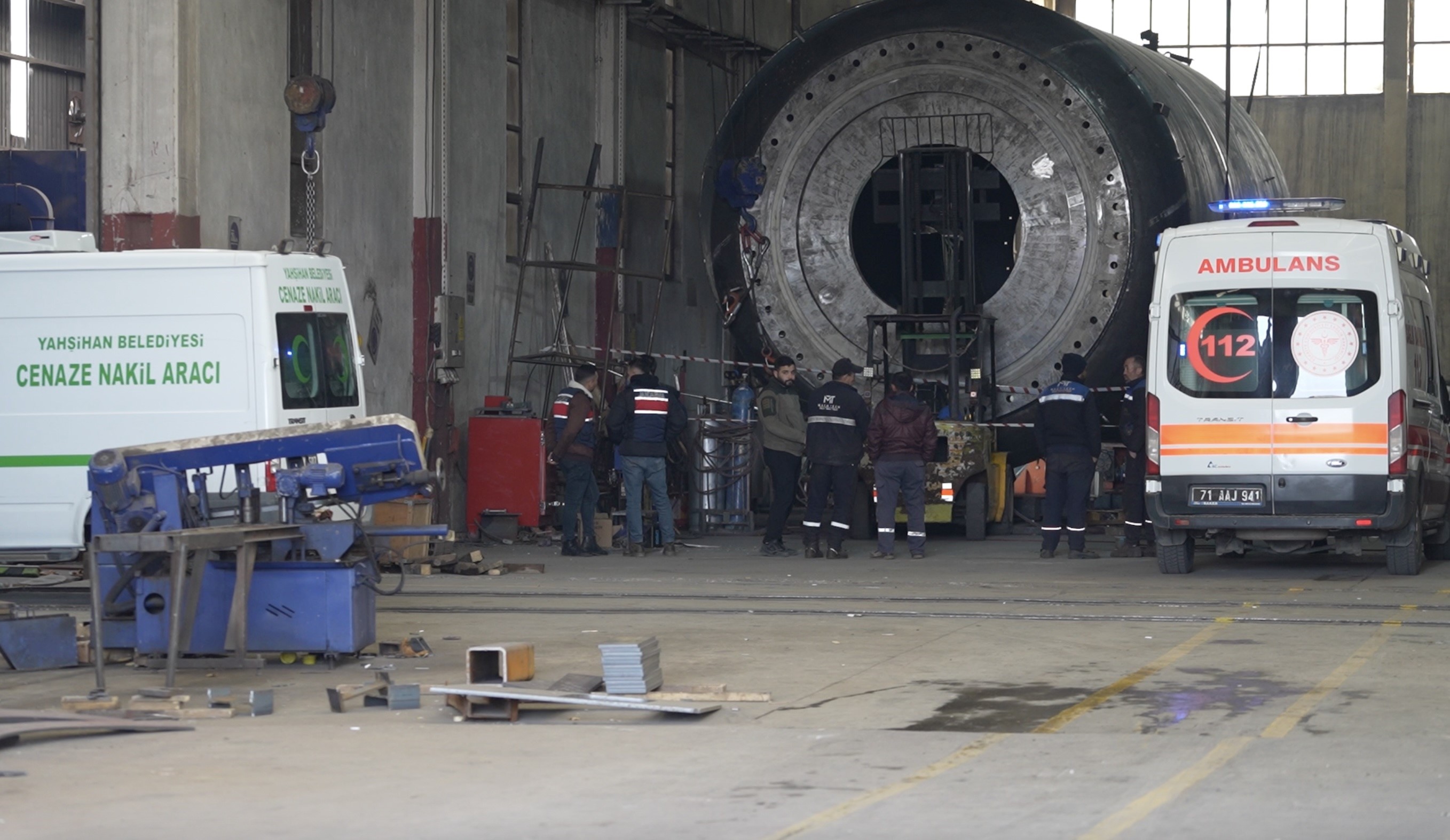 Osb’de Korkunç Ölüm 3 Tonluk Sac Levha Iki Işçinin Üzerine Düştü (4)