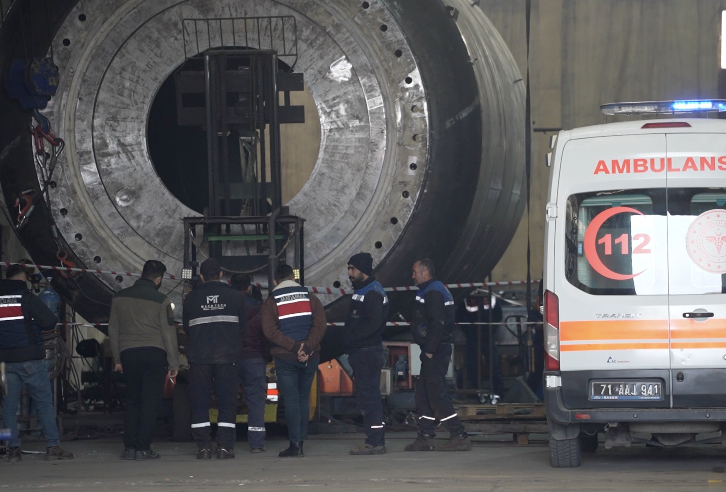 Osb’de Korkunç Ölüm 3 Tonluk Sac Levha Iki Işçinin Üzerine Düştü (5)