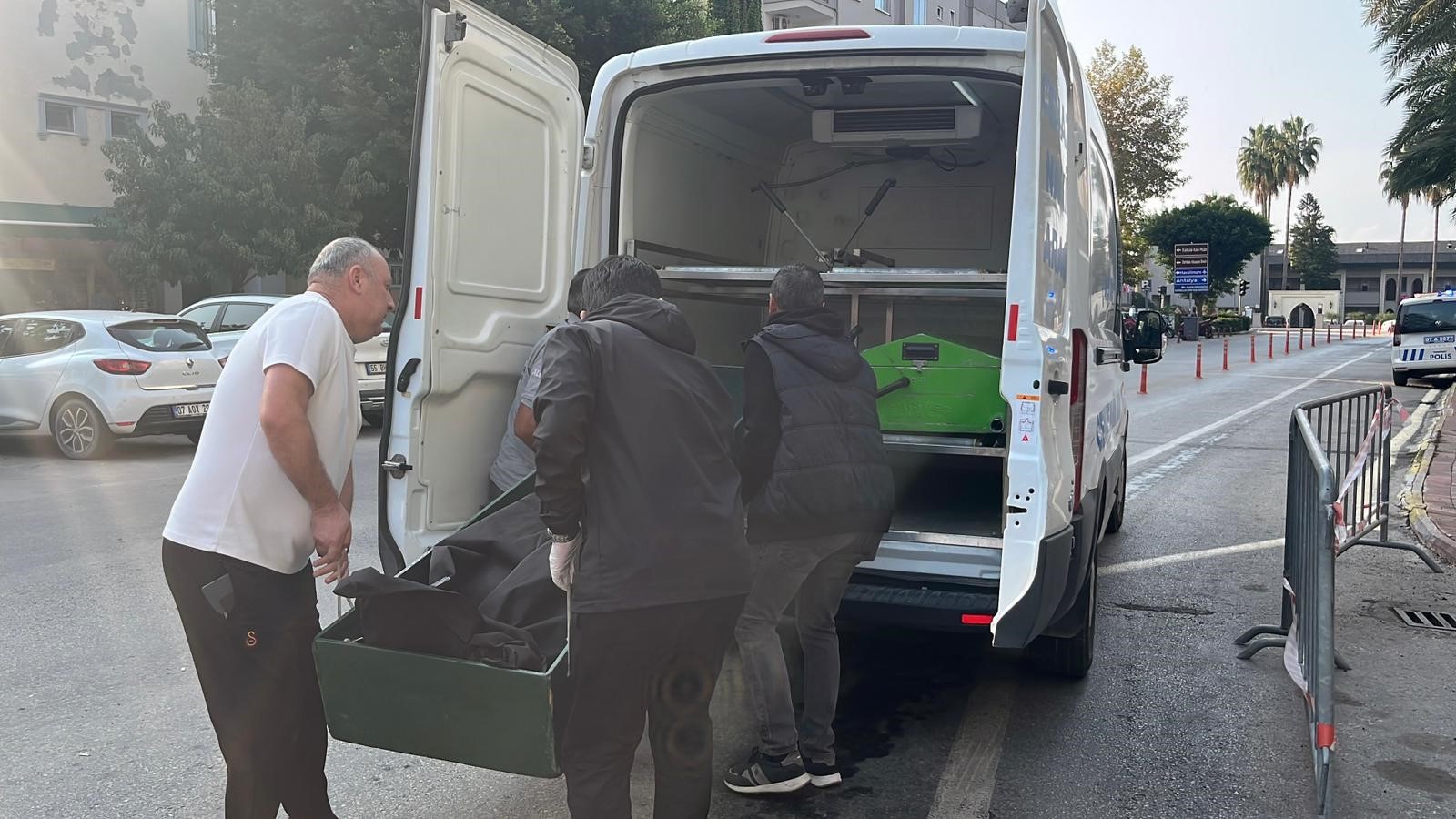 Otel Görevlileri Şüphelenip Ihbar Etti Rus Kadın Odasında Ölü Bulundu (3)