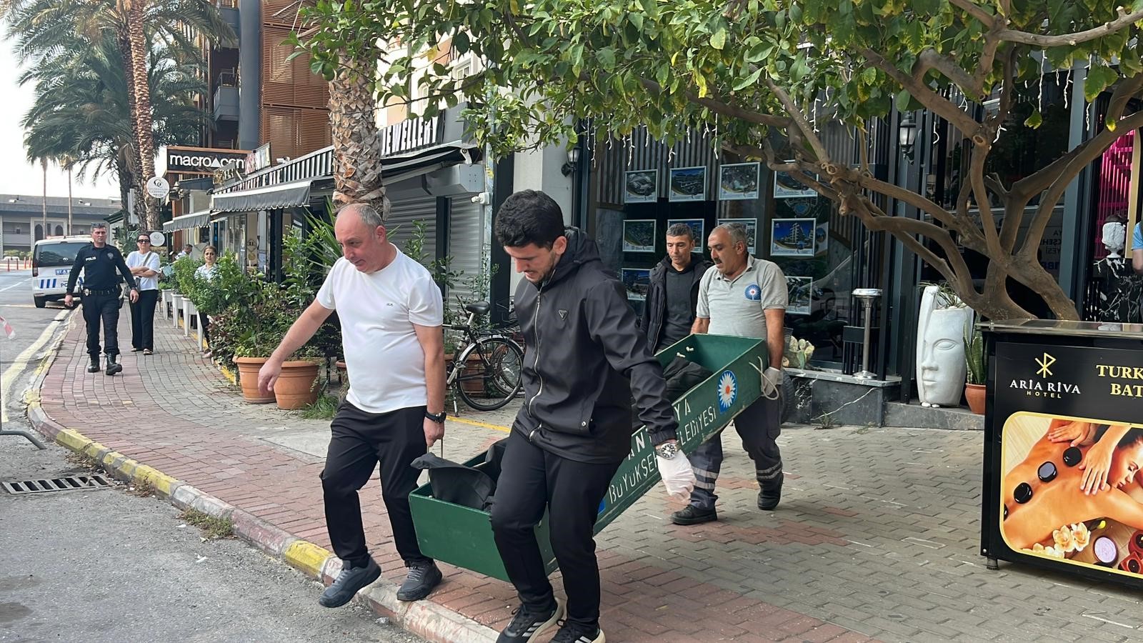 Otel Görevlileri Şüphelenip Ihbar Etti Rus Kadın Odasında Ölü Bulundu (6)