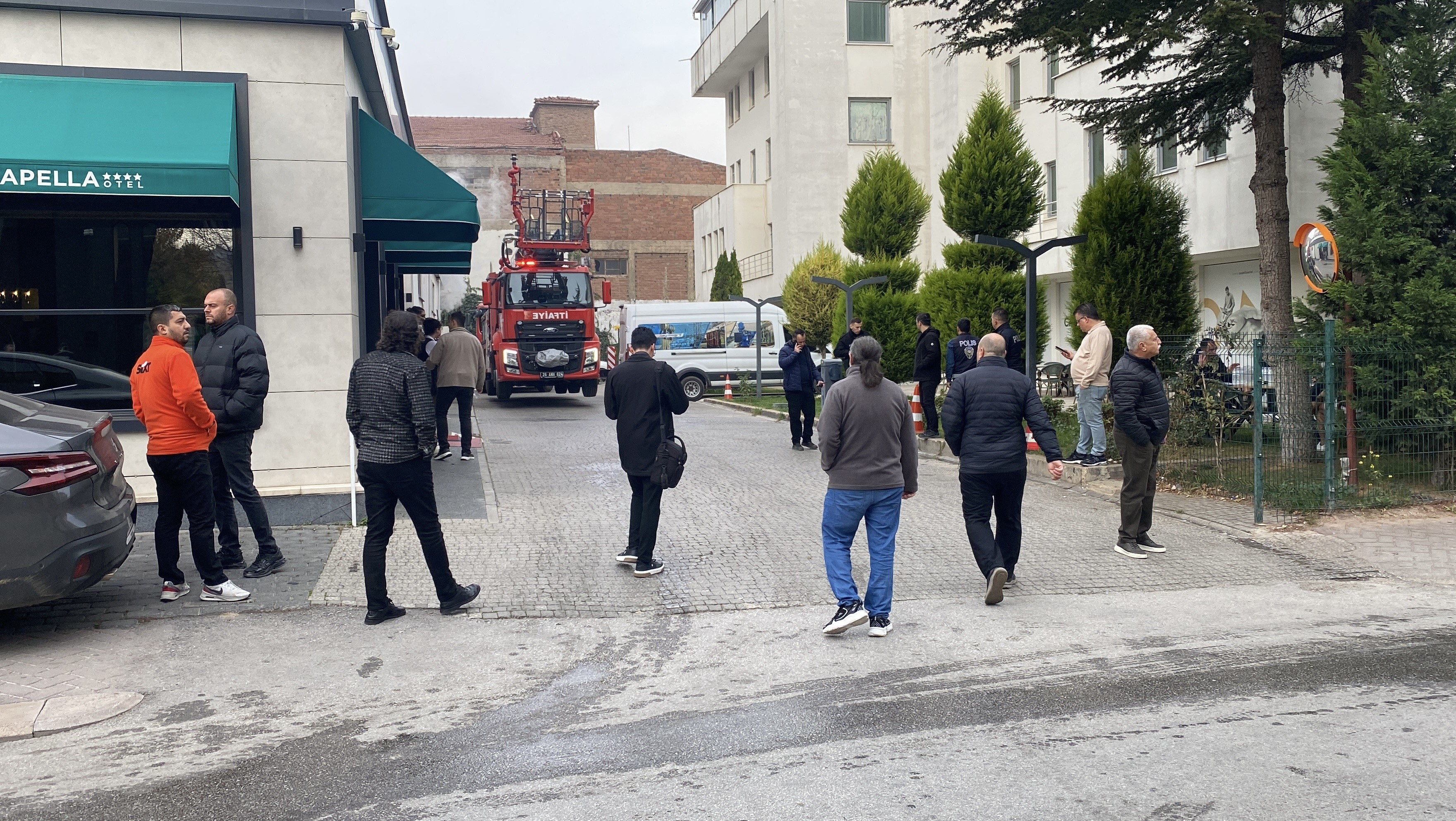 Otel Restoranında Korkutan Yangın 152 Kişi Tahliye Edildi (2)