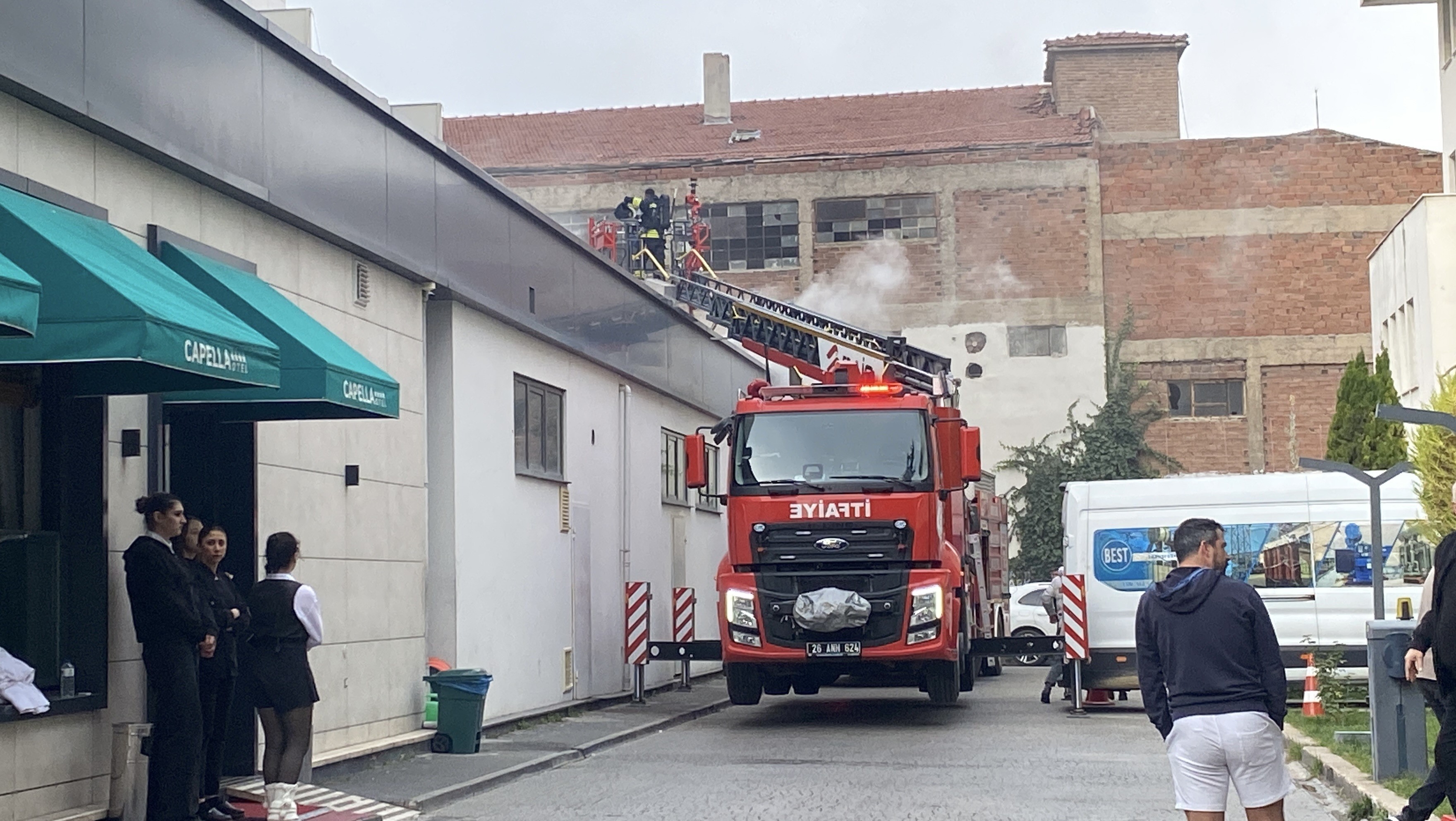 Otel Restoranında Korkutan Yangın 152 Kişi Tahliye Edildi (5)