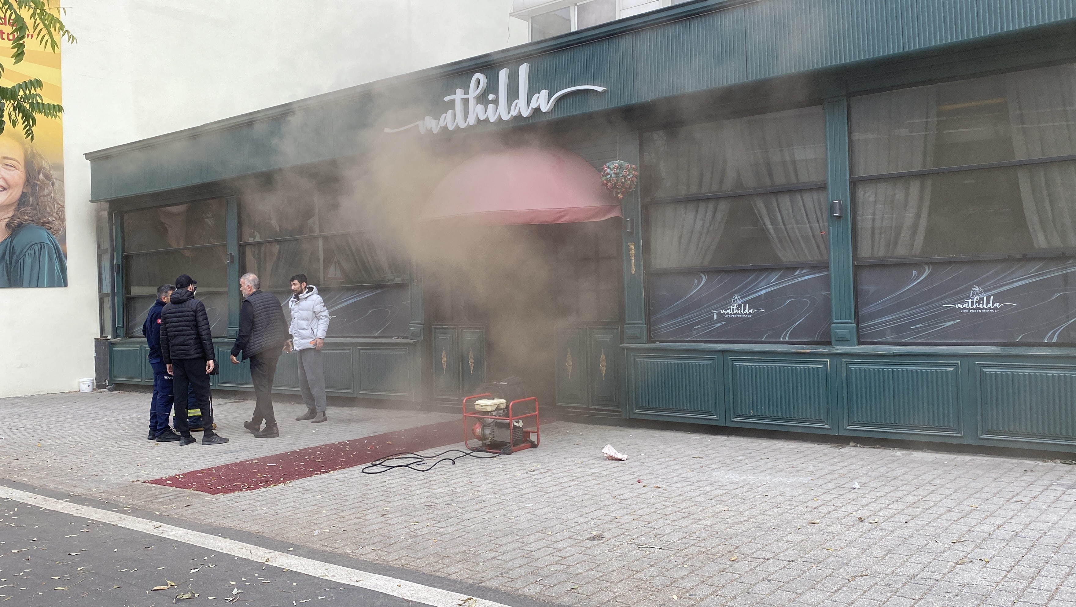 Otel Restoranında Korkutan Yangın 152 Kişi Tahliye Edildi (8)