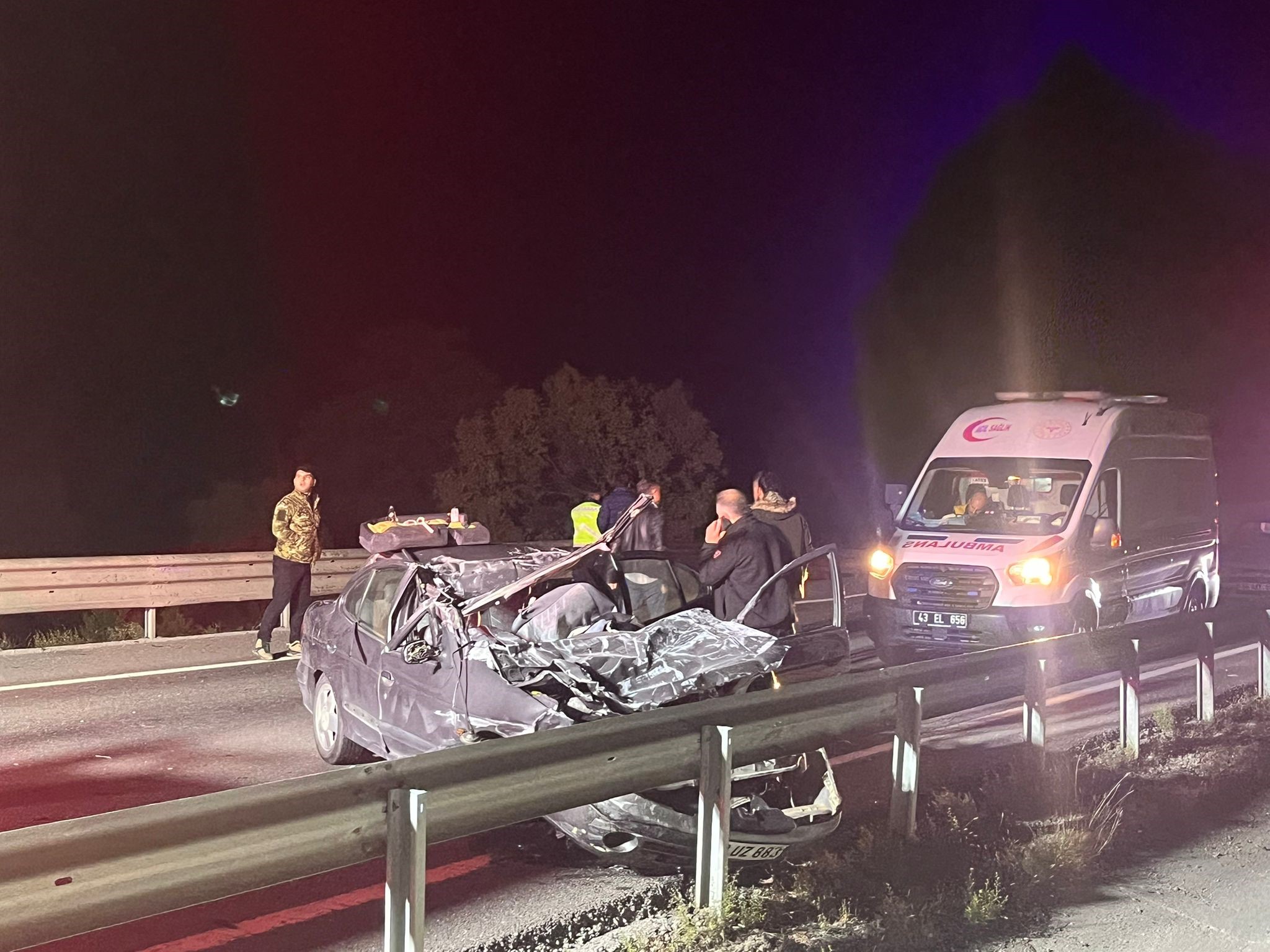 Otomobil Tıra Arkadan Çarptı Sürücü Olay Yerinde Hayatını Kaybetti (2)
