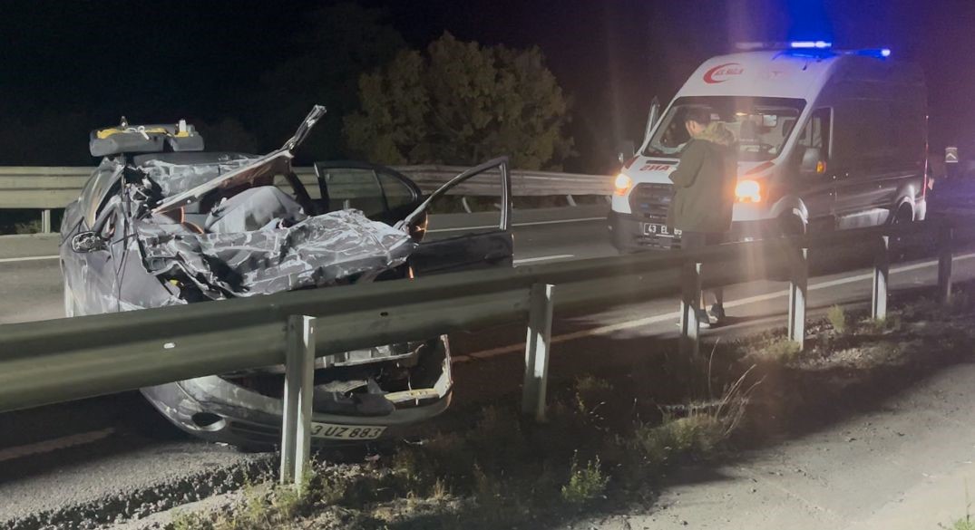 Otomobil Tıra Arkadan Çarptı Sürücü Olay Yerinde Hayatını Kaybetti (5)