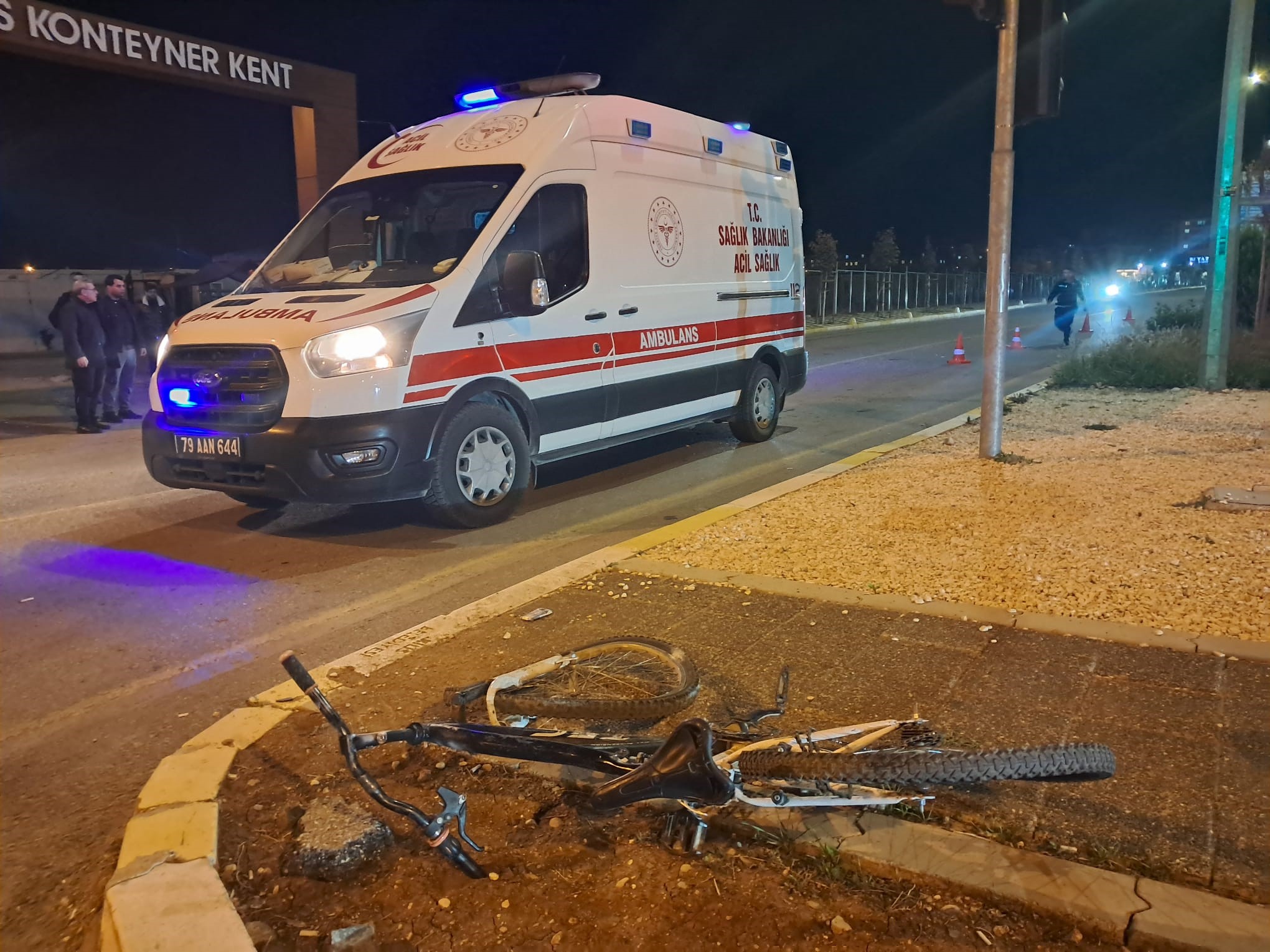 Otomobilin Çarptığı Bisikletli Tüm Müdahalelere Rağmen Kurtarılamadı (4)