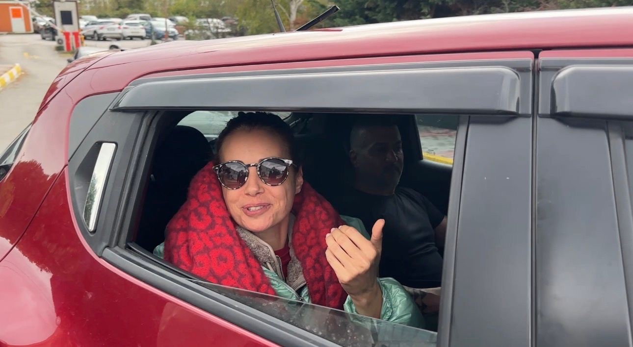 Özgü Namal Sevenlerini Korkuttu! Ünlü Oyuncu Trafik Kazasında Yaralandı (2)