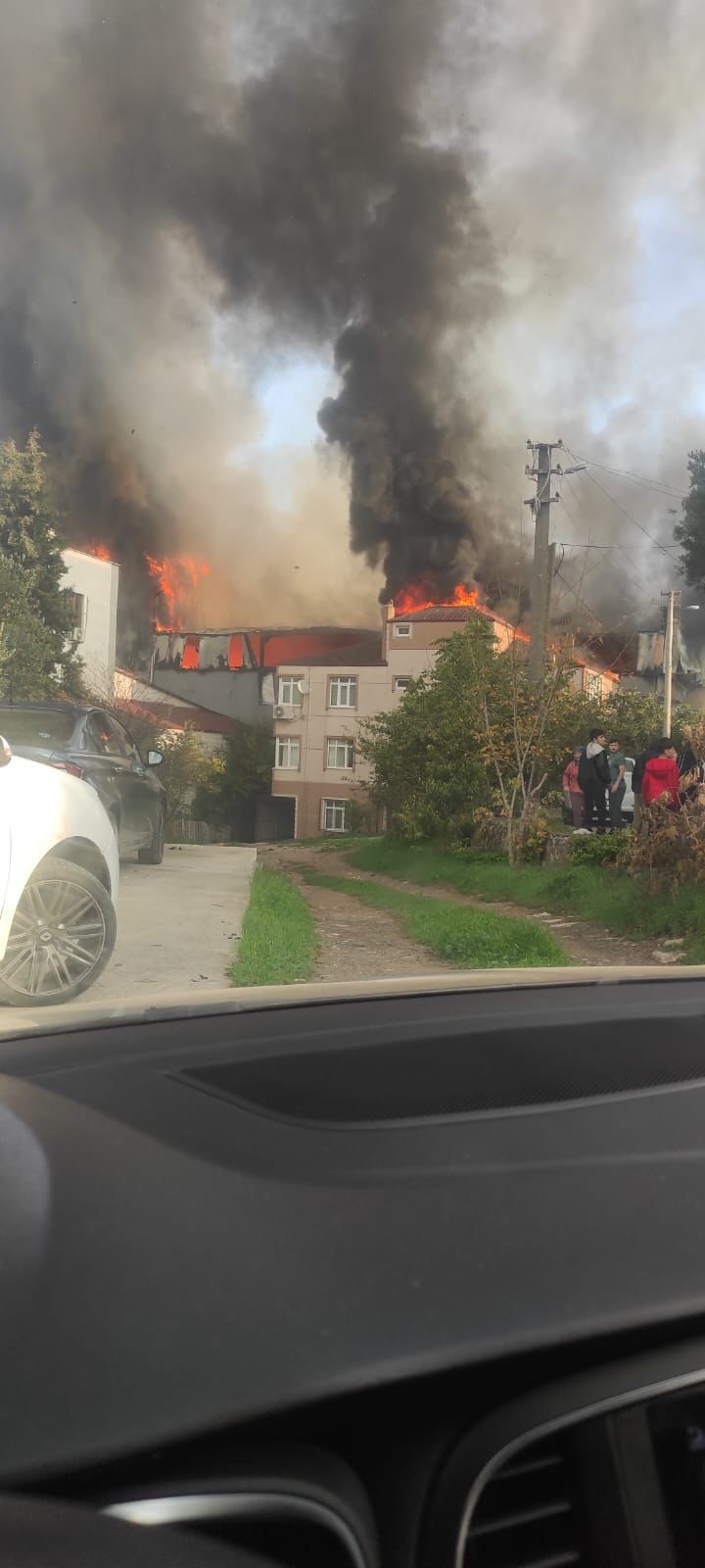 Parfüm Fabrikasında Yangın Facia! İş Yeri Alevlere Teslim Oldu; 6 Ölü, 1 Yaralı (5)