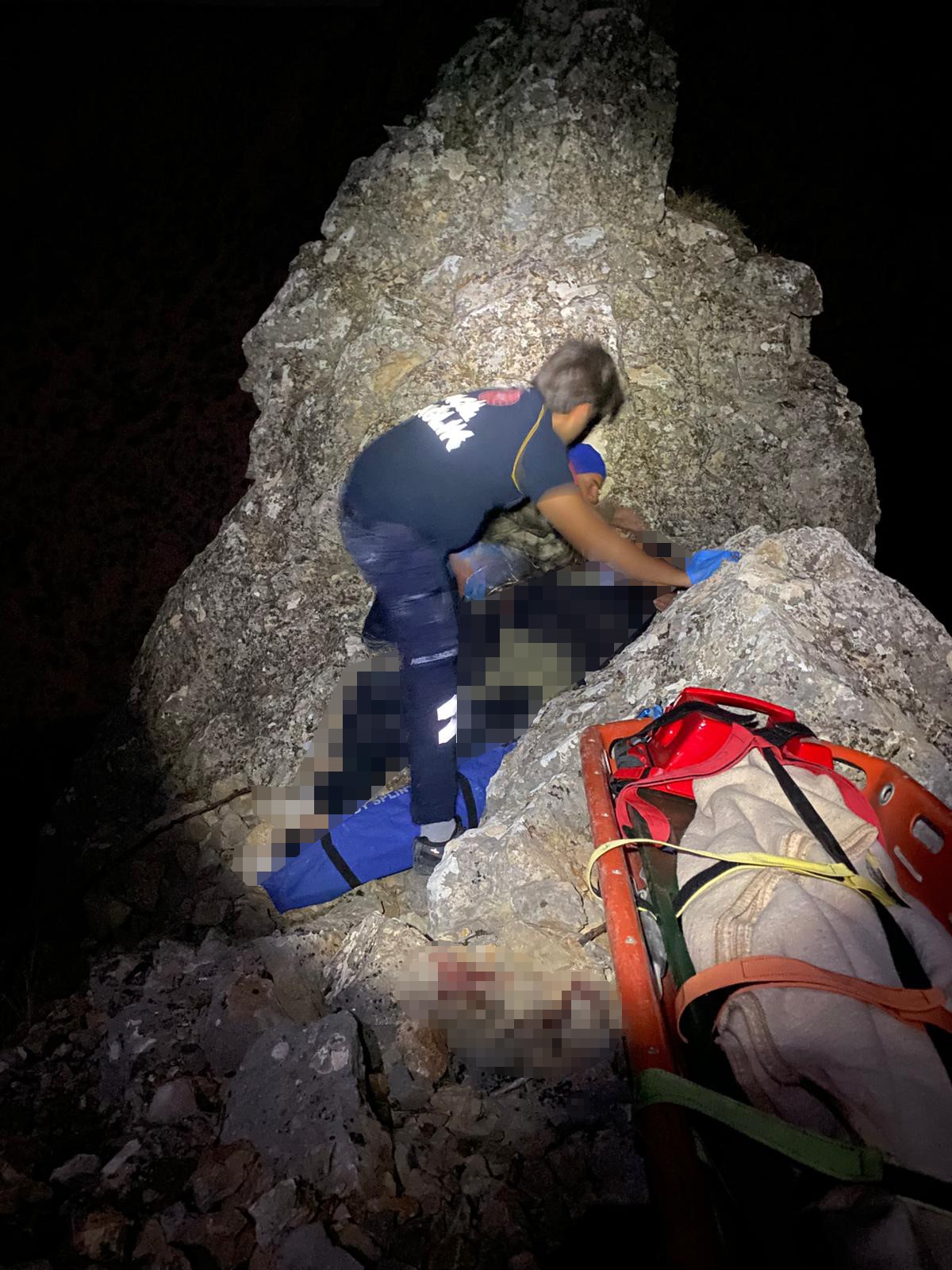 Piknikte Dengesini Kaybedip Kayalıklardan Düştü! Genç Adamın Cansız Bedeni Bulundu (5)