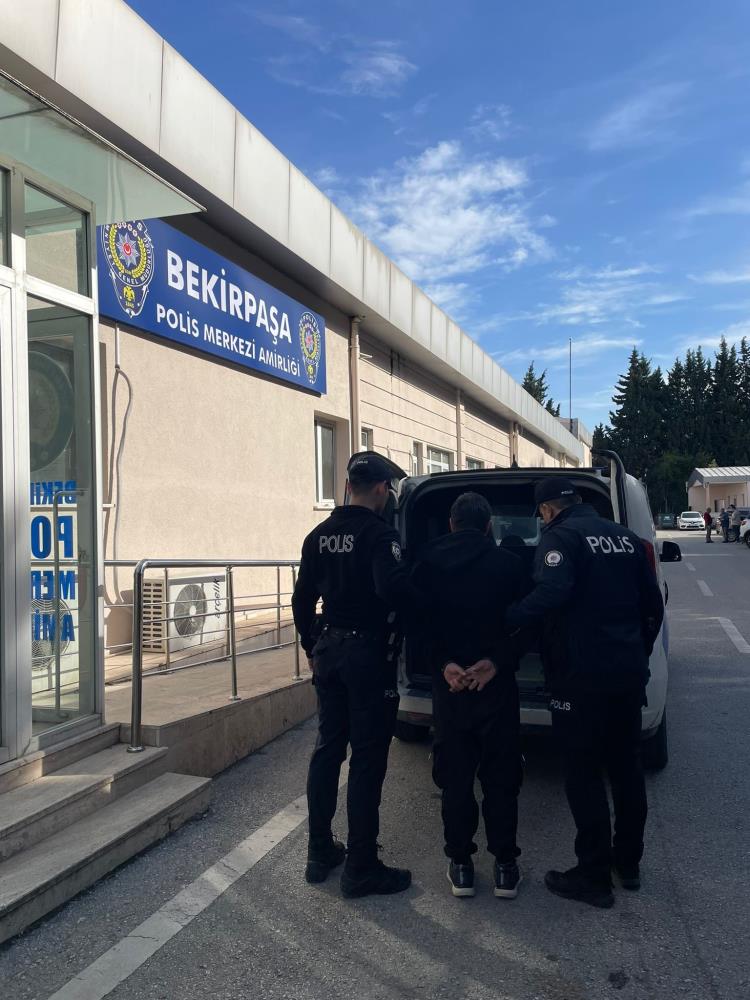 Polisten Kacamadilar Katil Hukumlu Terminalde Yakalandi (2)