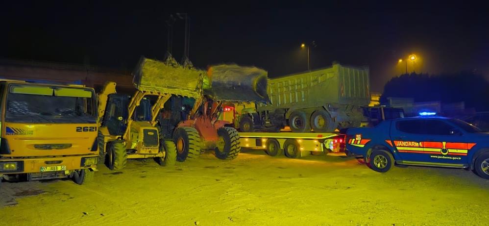 Sahillerin Icler Acisi Hali Dronla Belgelendi Kum Hirsizlari Jandarmadan Kacamadi (3)