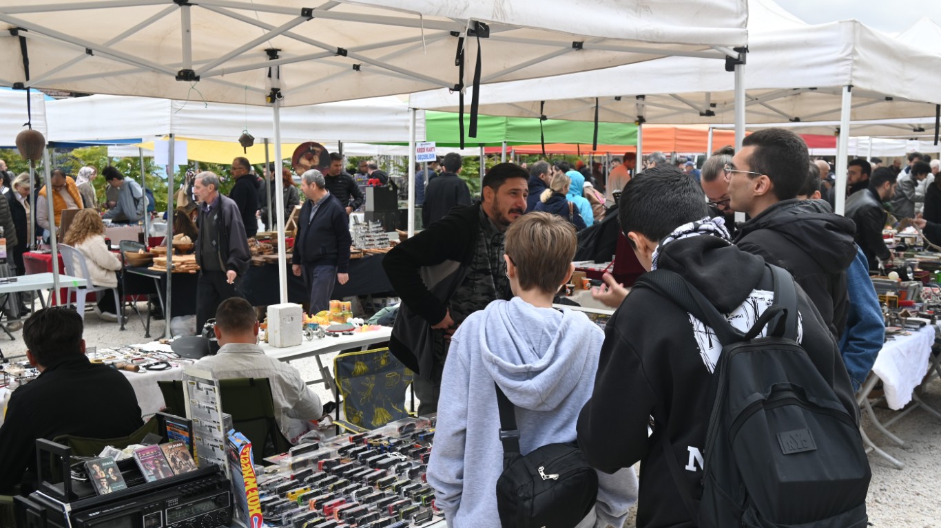 Sahin Vazgecilmezimiz 7Den 70E Kucuk Arabalara Buyuk Ilgi (Orta)