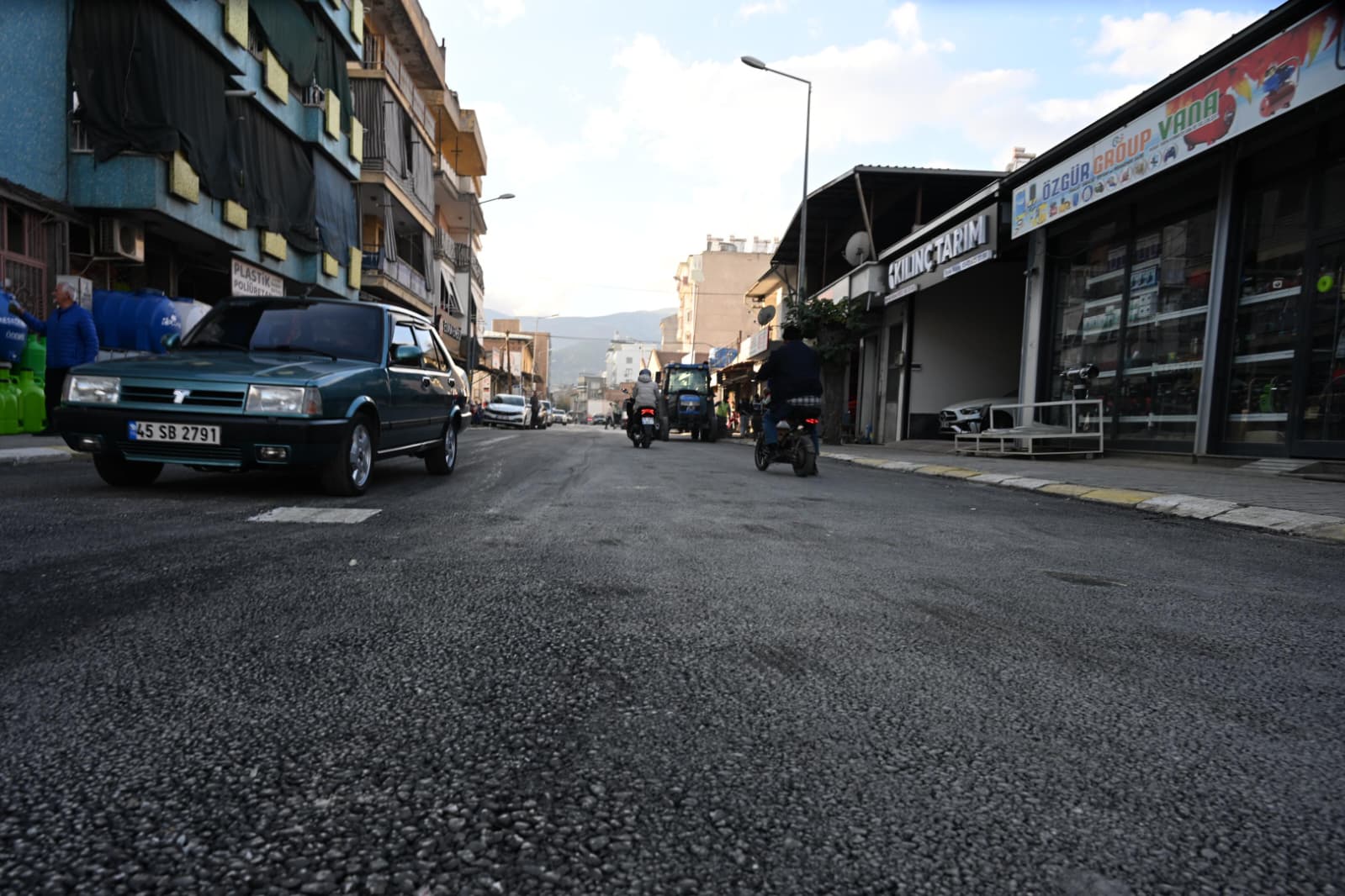 Sali̇hli̇’de “Halka Hi̇zmet Dönemi̇” Vurgusu Garaj Caddesi̇’nde Asfalt Tamamlandi, Kavşak Çalişmasi Başladi (1)
