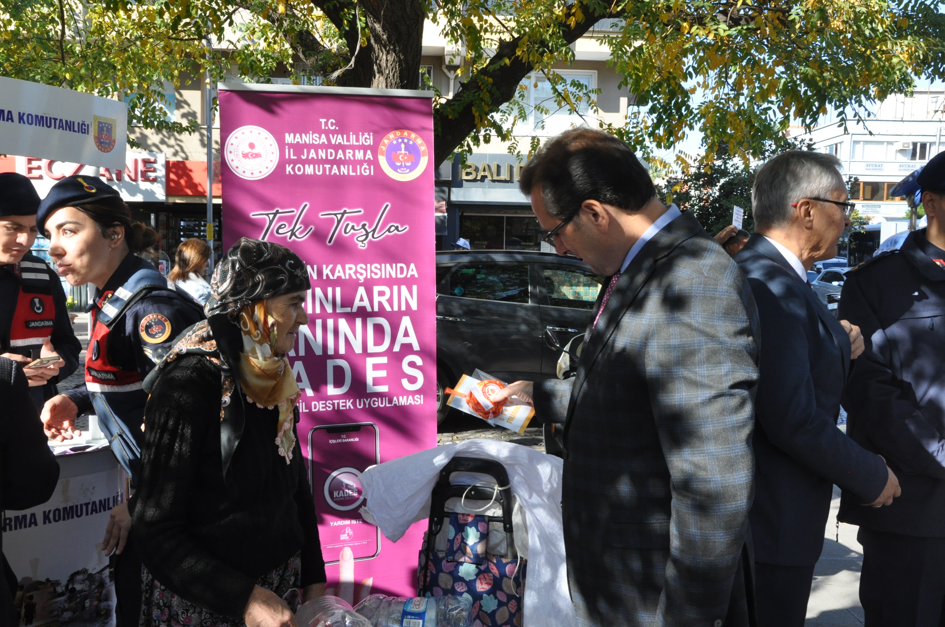 Salihli’de Kadına Şiddete Karşı Farkındalık Çalışması (8)