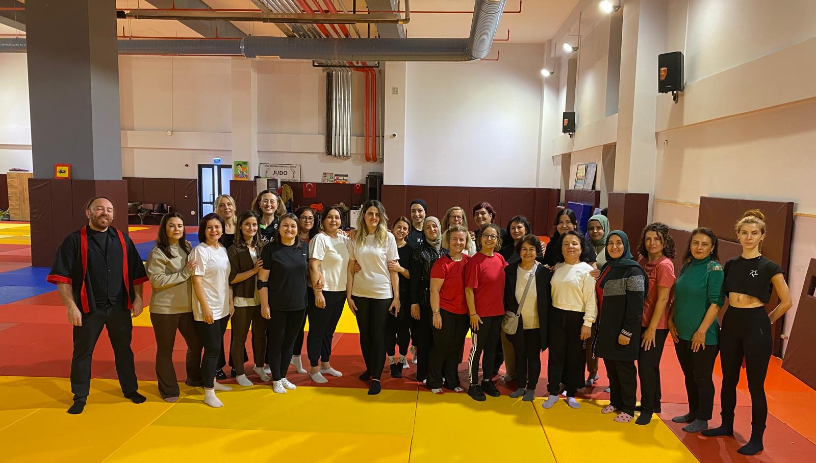 Salihli’de Kadınlara Ücretsiz Öz Savunma Eğitimi Verildi (1)-2