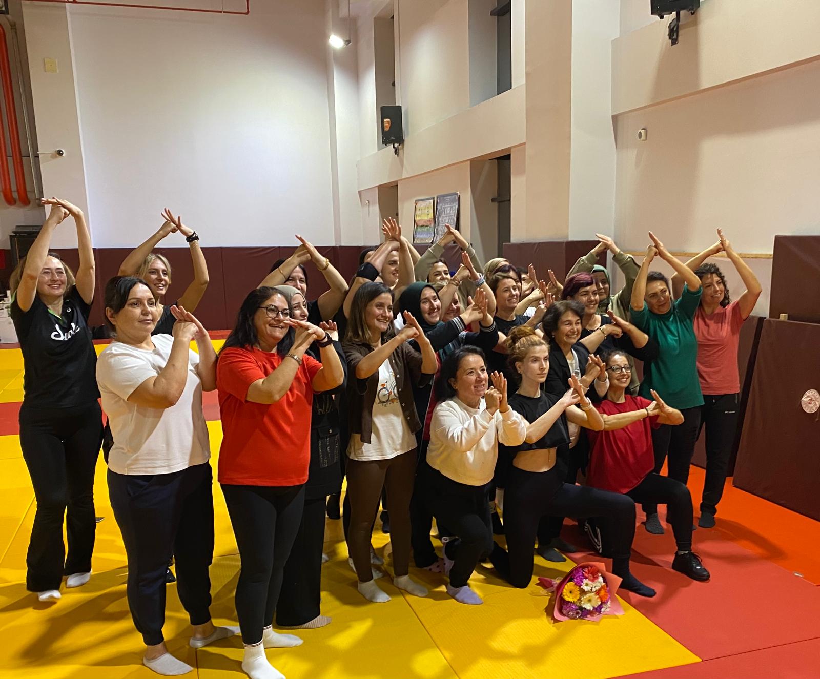 Salihli’de Kadınlara Ücretsiz Öz Savunma Eğitimi Verildi (10)