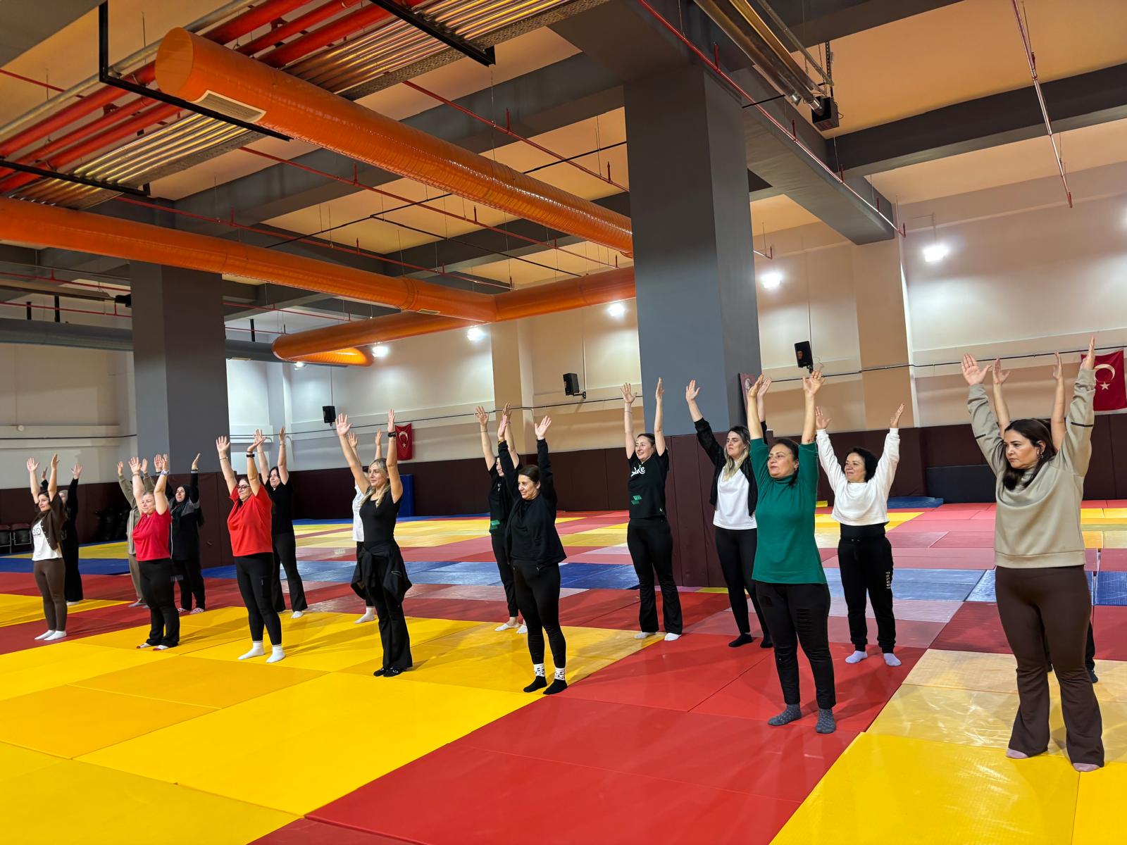 Salihli’de Kadınlara Ücretsiz Öz Savunma Eğitimi Verildi (12)