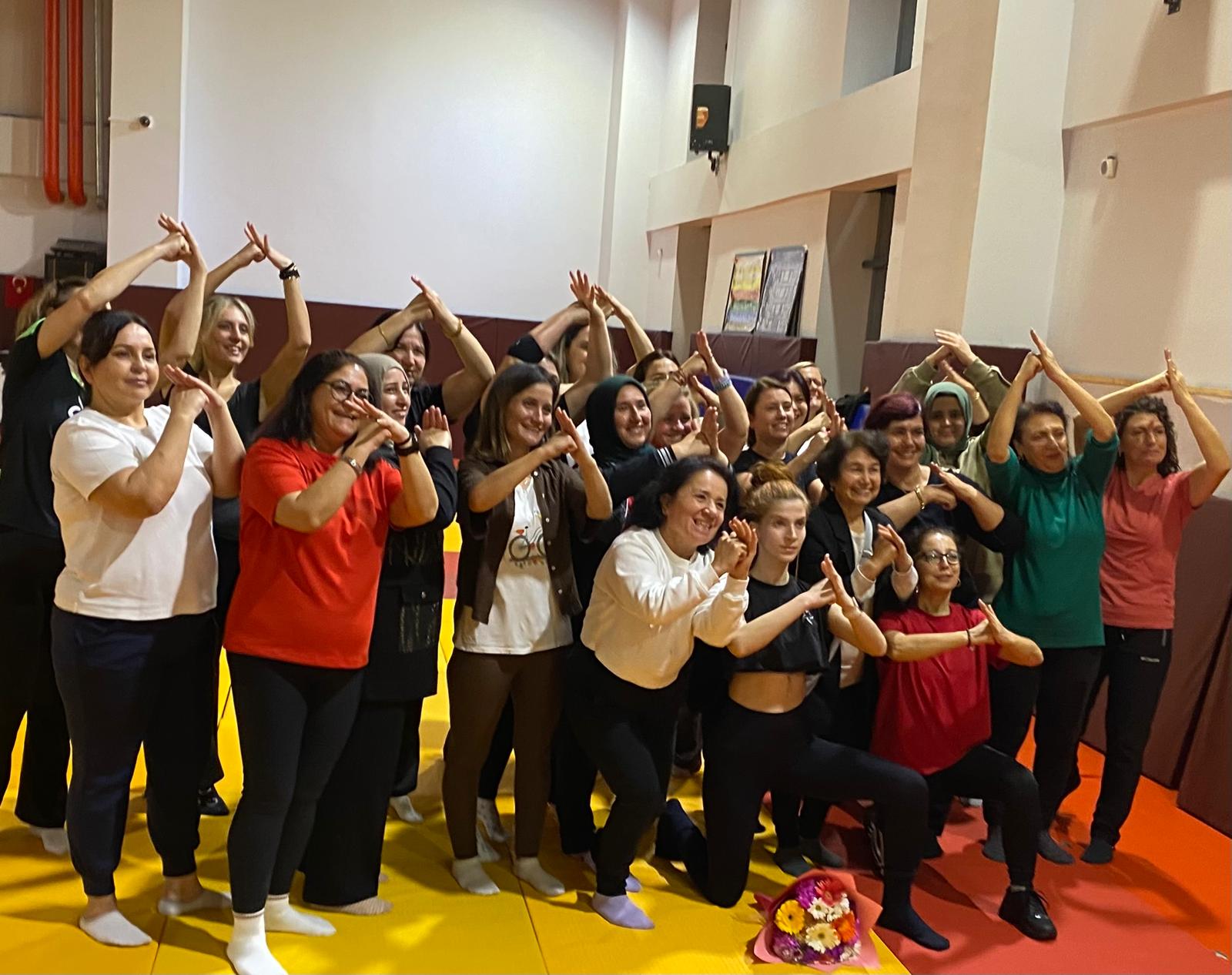 Salihli’de Kadınlara Ücretsiz Öz Savunma Eğitimi Verildi (4)