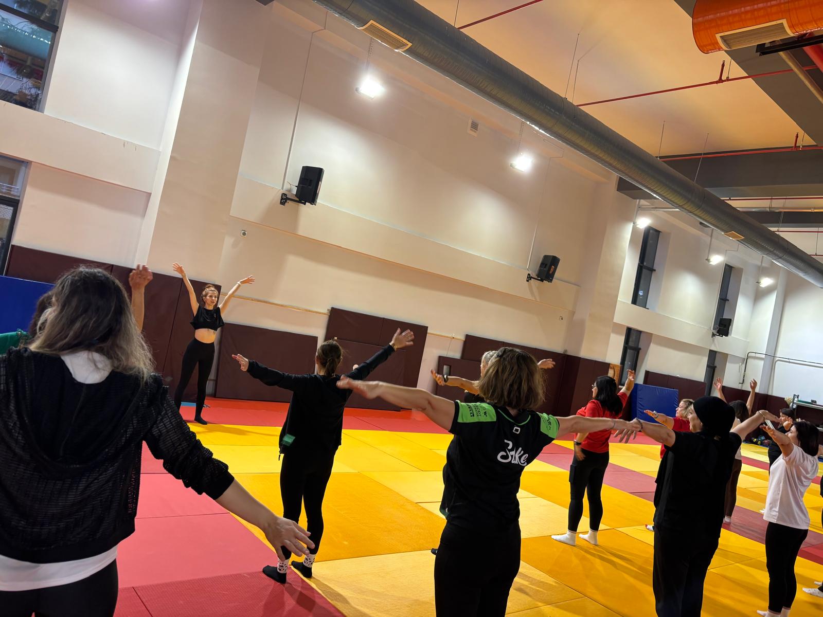 Salihli’de Kadınlara Ücretsiz Öz Savunma Eğitimi Verildi (6)