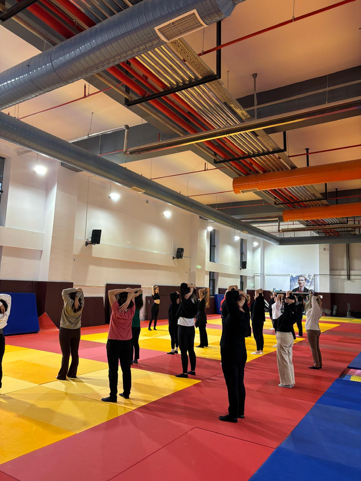 Salihli’de Kadınlara Ücretsiz Öz Savunma Eğitimi Verildi (7)