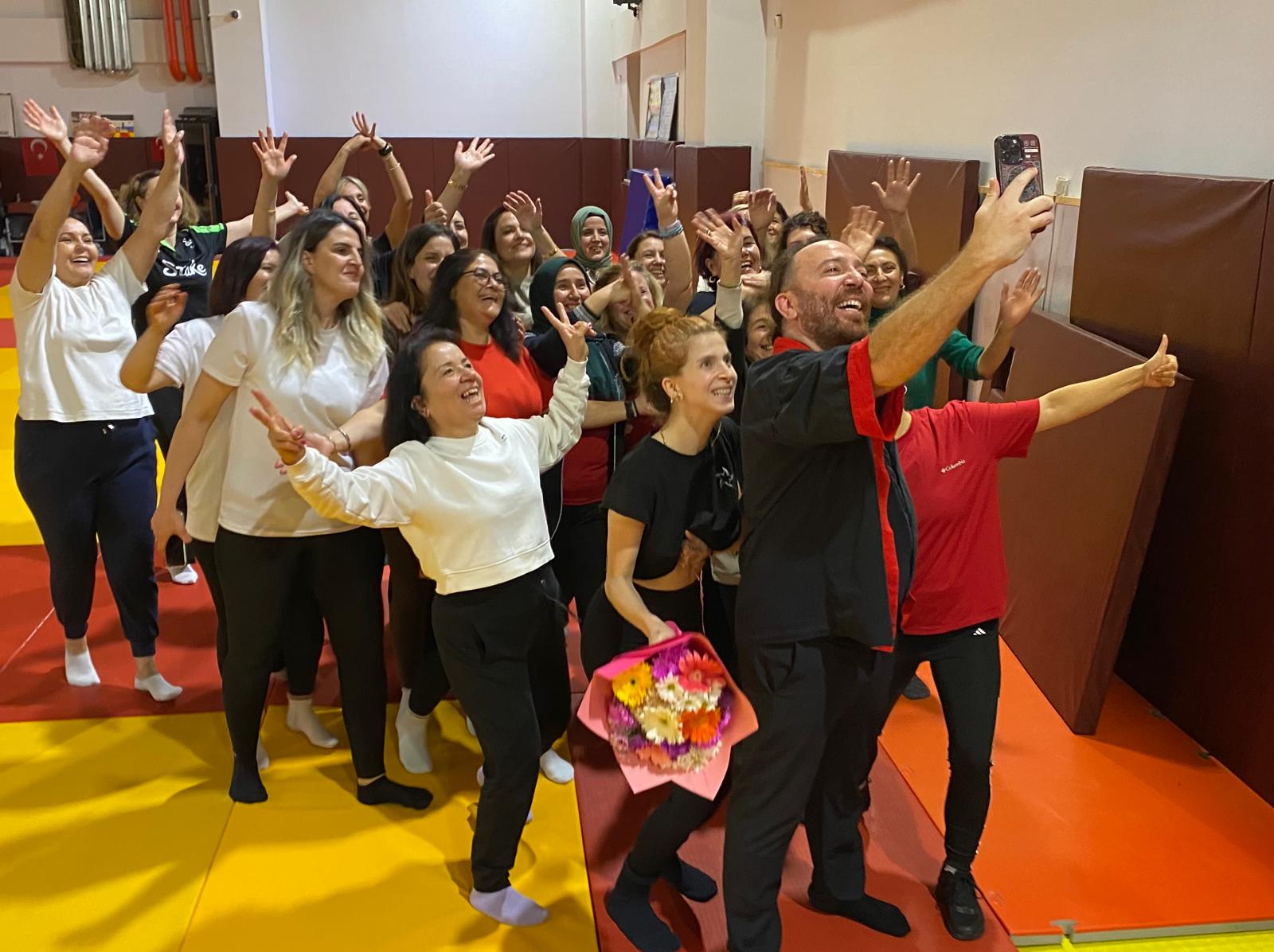 Salihli’de Kadınlara Ücretsiz Öz Savunma Eğitimi Verildi (8)