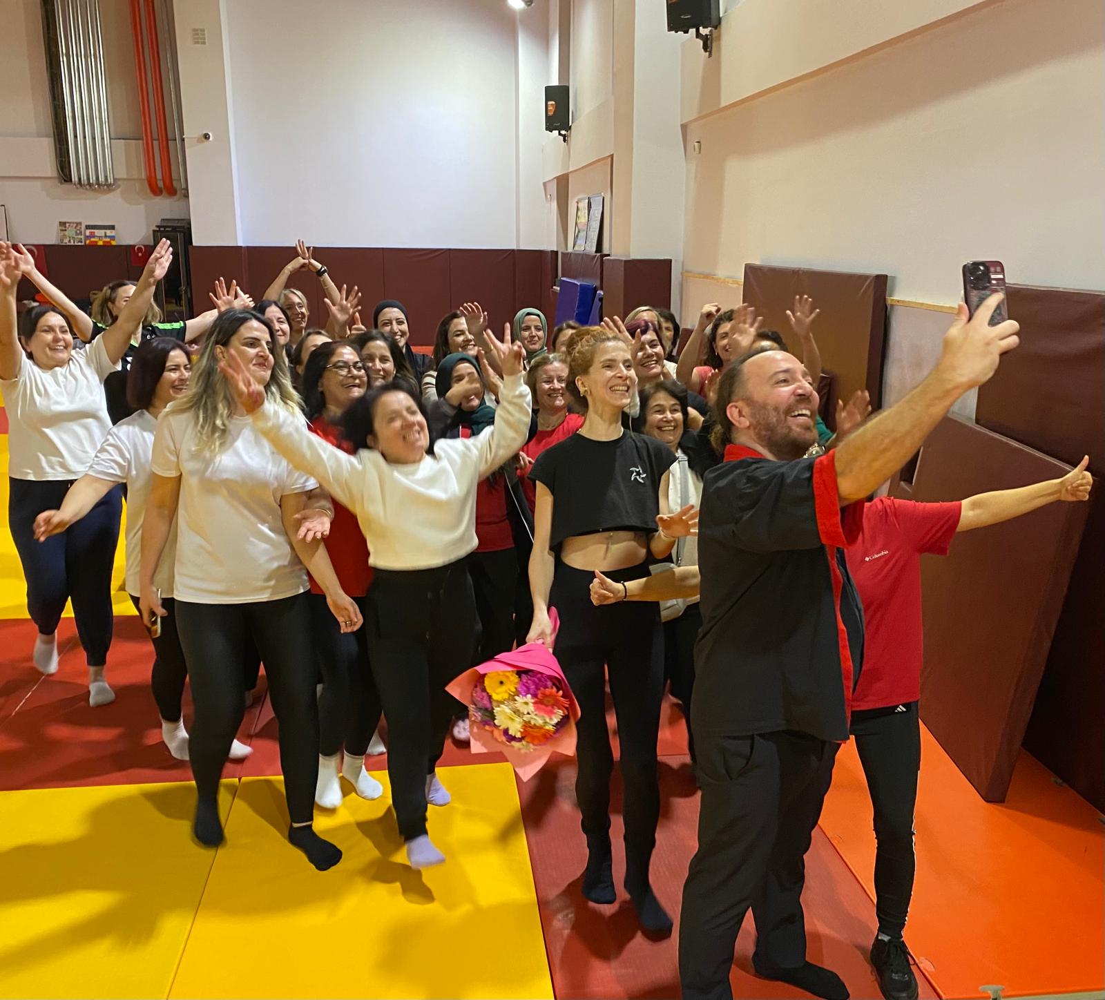 Salihli’de Kadınlara Ücretsiz Öz Savunma Eğitimi Verildi (9)