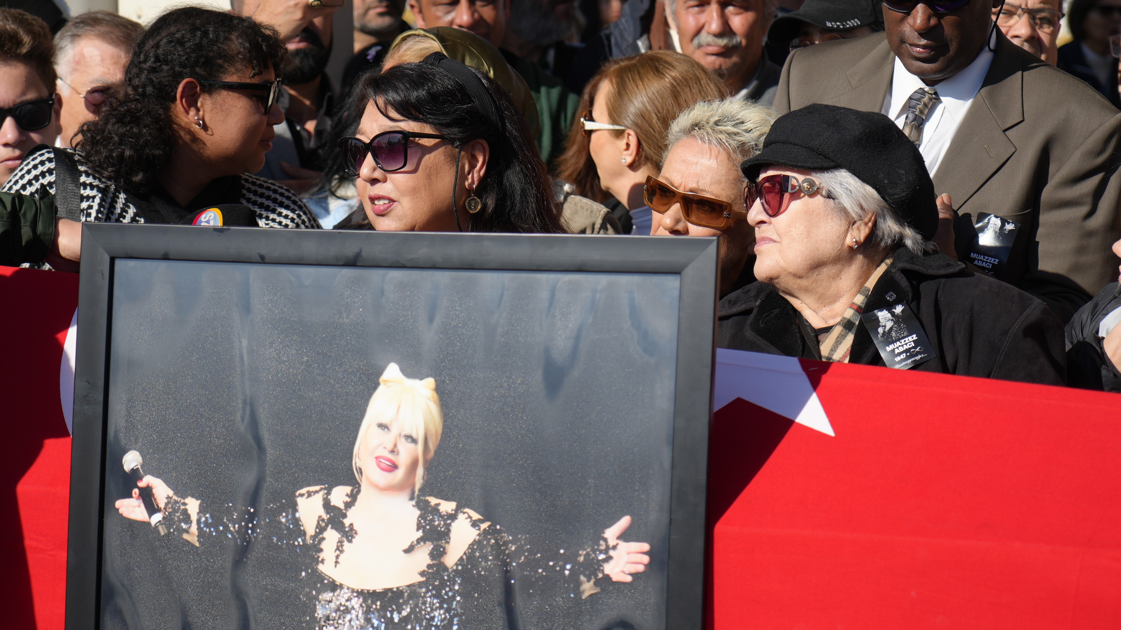 Sanat Dünyasının Acı Kaybı Muazzez Abacı Son Yolculuğuna Uğurlandı (6)