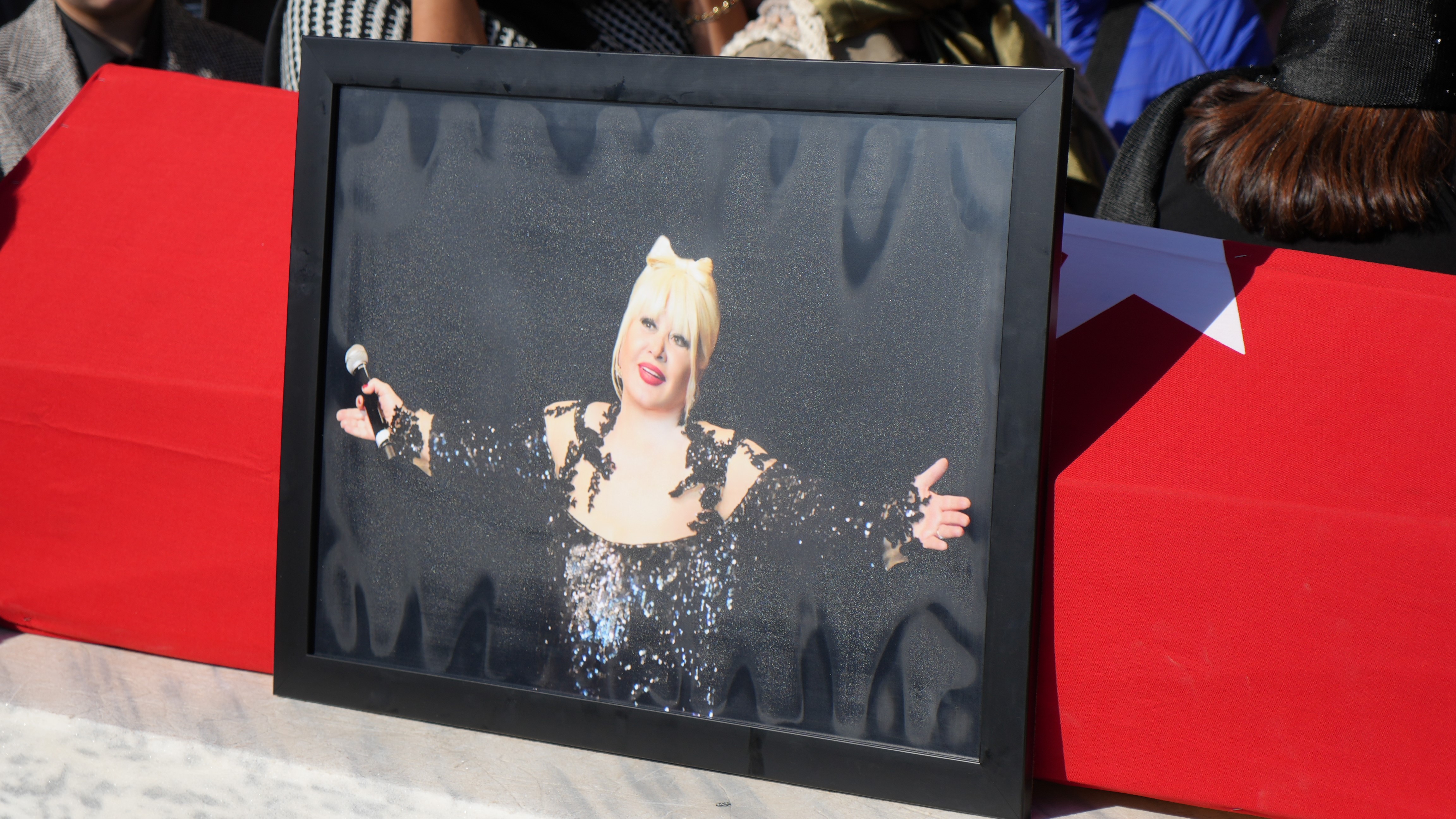 Sanat Dünyasının Acı Kaybı Muazzez Abacı Son Yolculuğuna Uğurlandı (8)