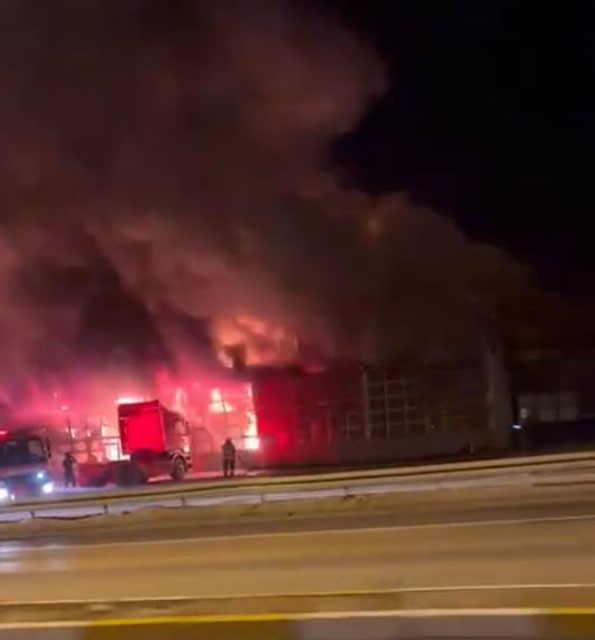 Sanayi Sitesinde Büyük Yangın 9 Iş Yeri Kül Oldu, Tahkikat Başlatıldı (2)