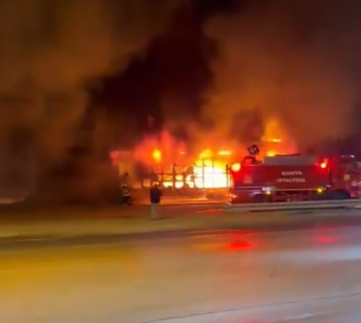 Sanayi Sitesinde Büyük Yangın 9 Iş Yeri Kül Oldu, Tahkikat Başlatıldı (5)