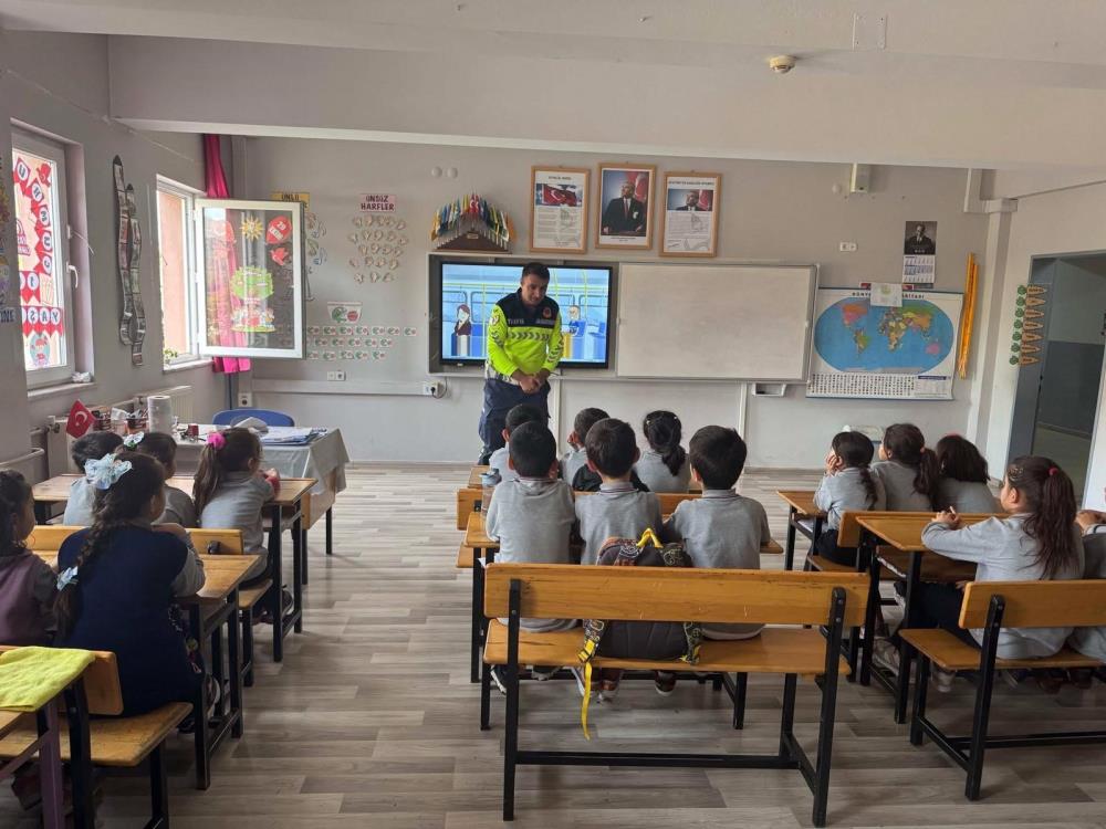 Sarigolde Jandarmadan Ogrencilere Uygulamali Trafik Egitimi (1)