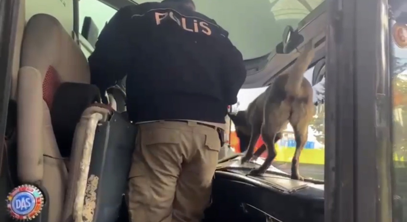 Şehirler Arası Otobüsle Uyuşturucu Sevkiyatı Tuvaletten 2 Kilo Metamfetamin Çıktı! (6)