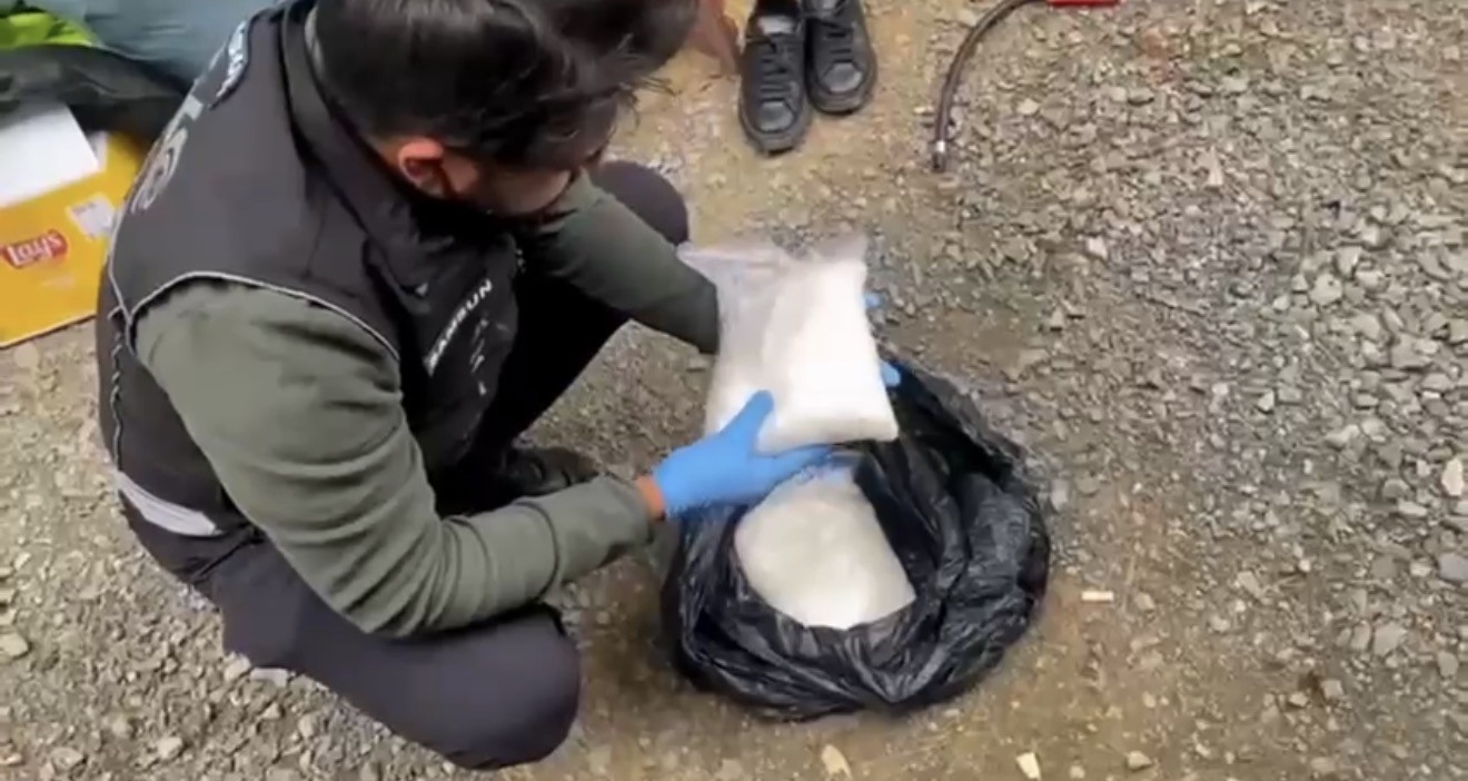 Şehirler Arası Otobüsle Uyuşturucu Sevkiyatı Tuvaletten 2 Kilo Metamfetamin Çıktı! (9)