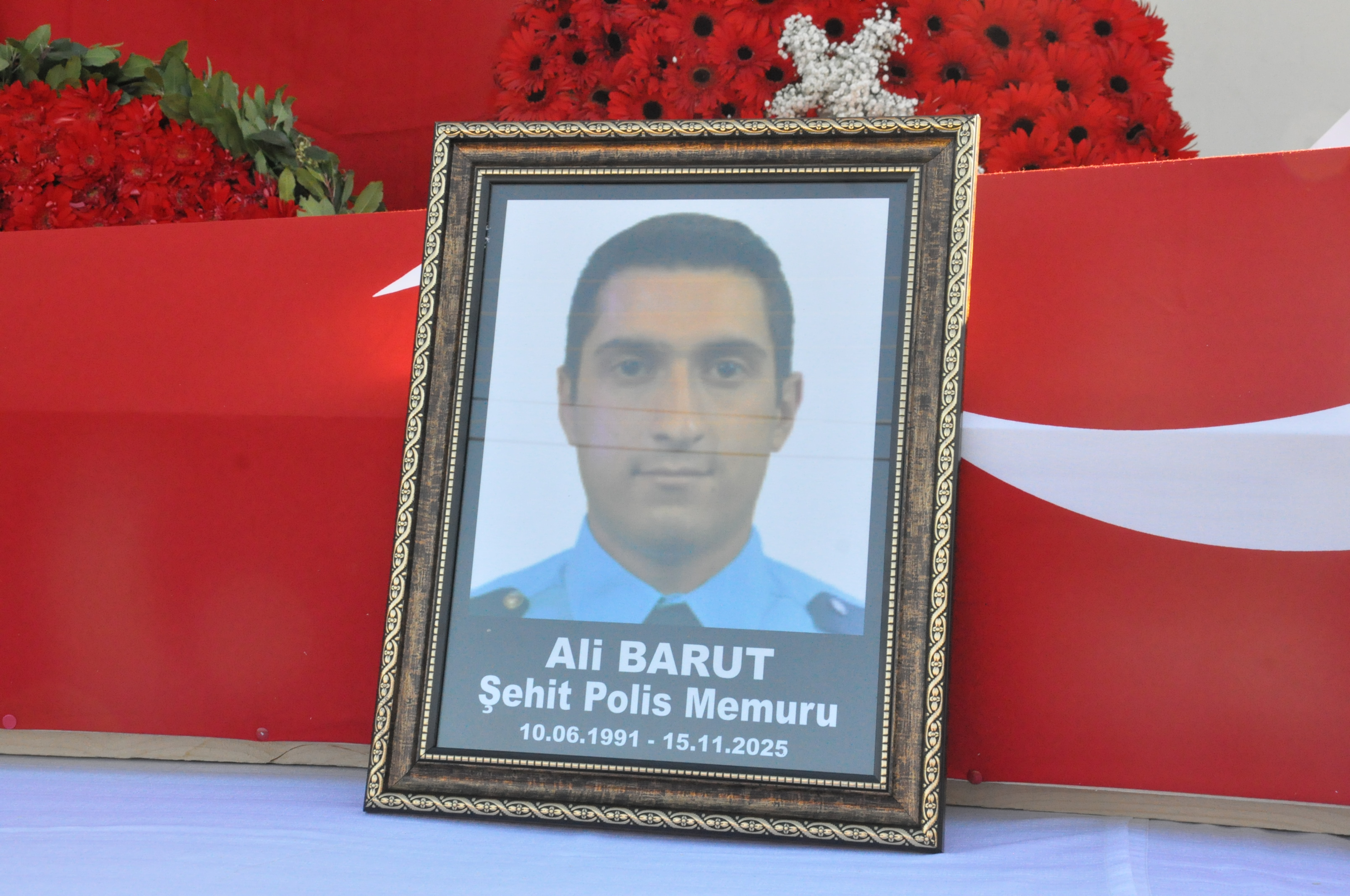 Sehit Polis Memuru Ali Barut Son Yolculuguna Ugurlandi (14)