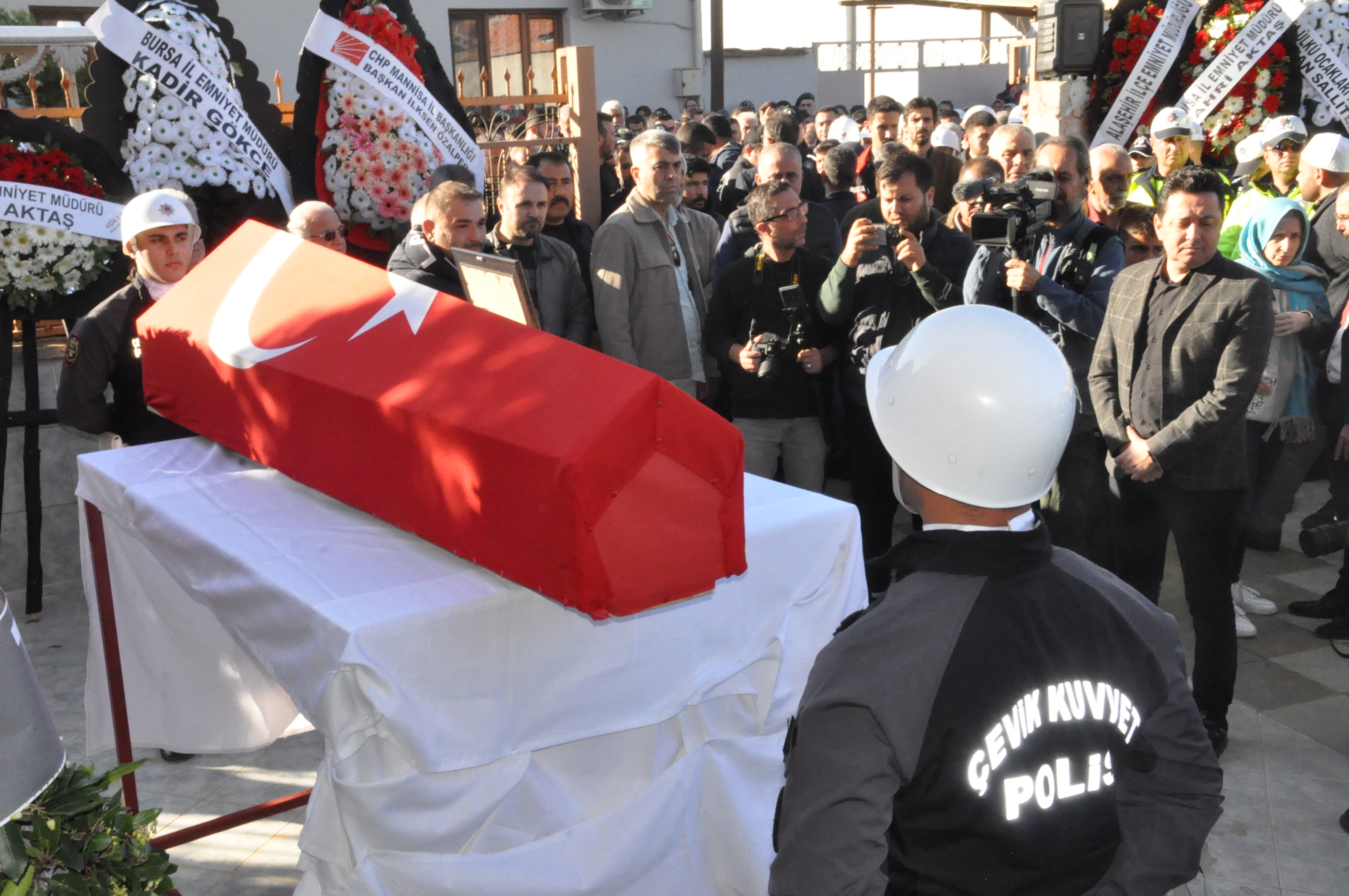 Sehit Polis Memuru Ali Barut Son Yolculuguna Ugurlandi (16)