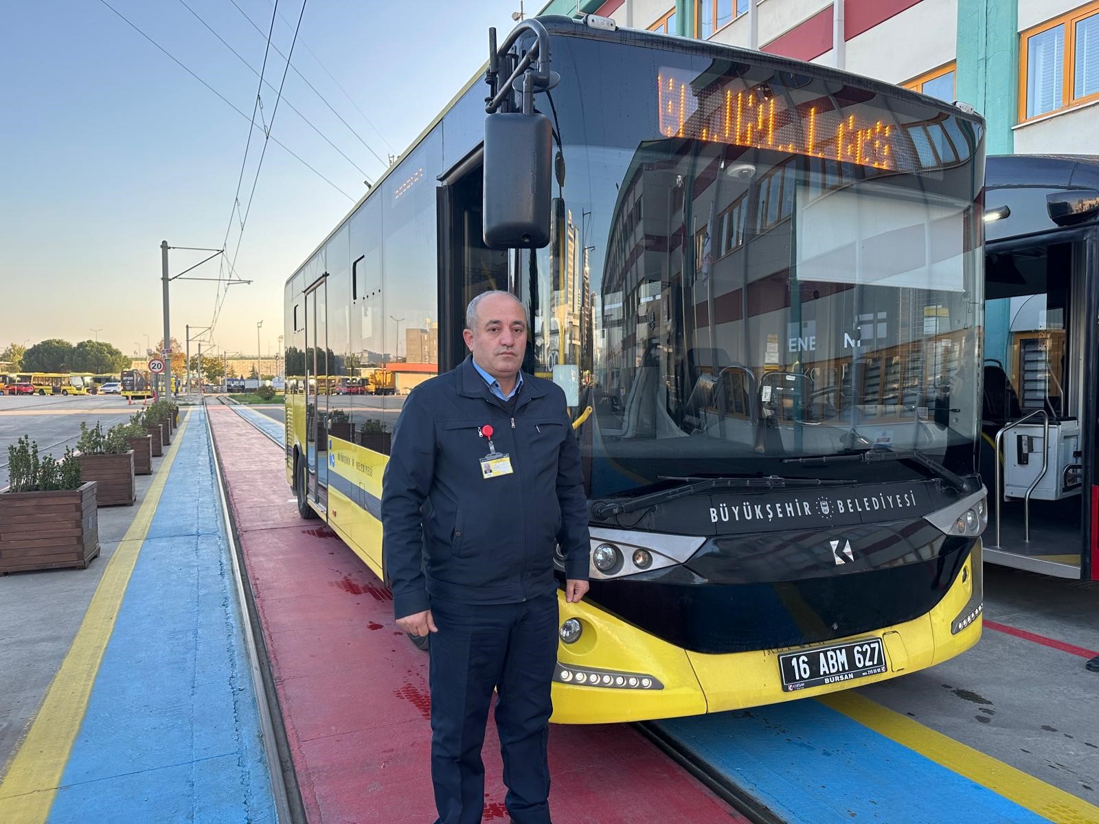 Şoförü Abdurrahman Al, Kullandığı Araçta Fenalaşan Kişiyi Güzergahının Dışına Çıkarak Hastaneye Yetiştirdi. (2)