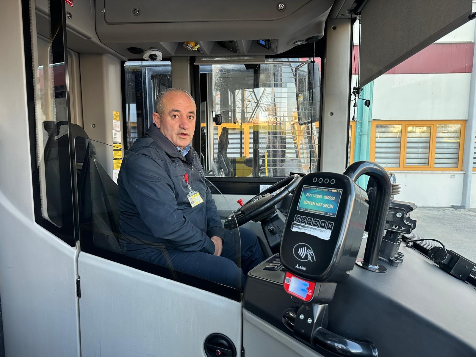 Şoförü Abdurrahman Al, Kullandığı Araçta Fenalaşan Kişiyi Güzergahının Dışına Çıkarak Hastaneye Yetiştirdi. (3)