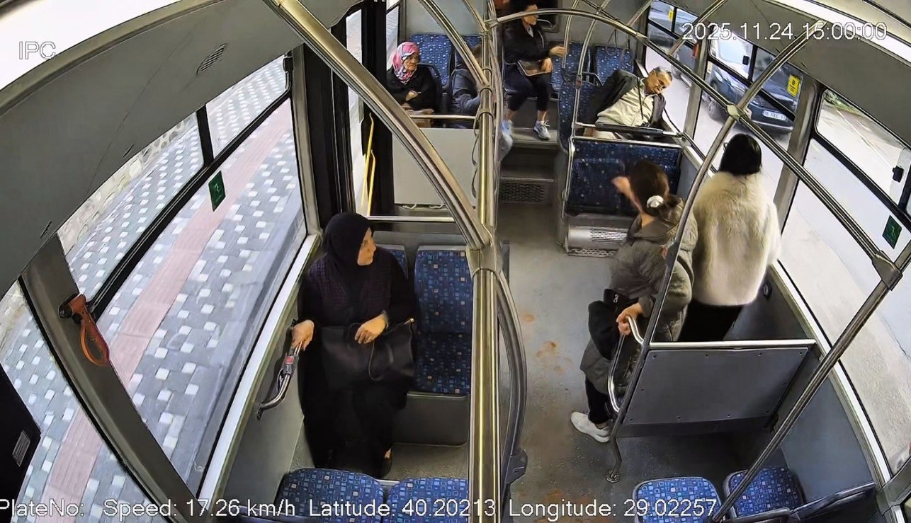 Şoförü Abdurrahman Al, Kullandığı Araçta Fenalaşan Kişiyi Güzergahının Dışına Çıkarak Hastaneye Yetiştirdi. (4)