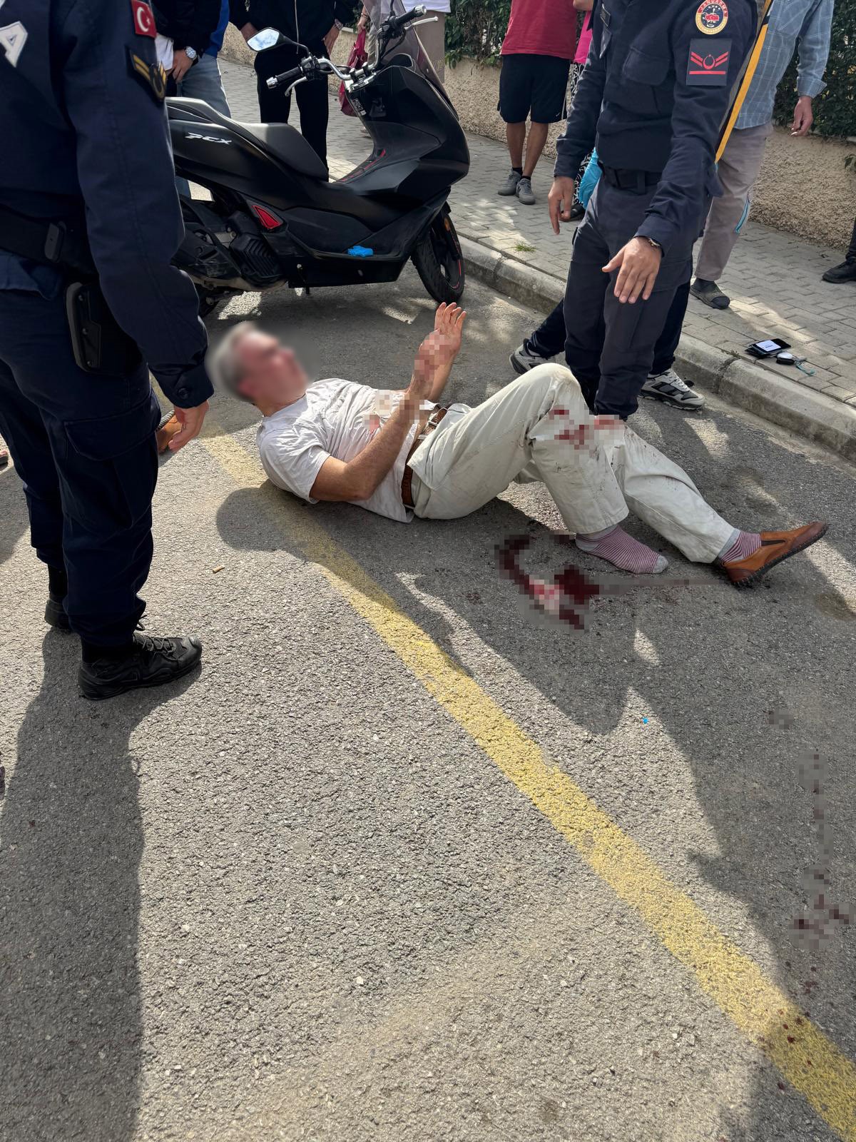 Sokakta Bıçaklı Saldırı Anbean Kamerada Koca Eşini Yere Yatırıp Herkesin Gözü Önünde Bıçakladı (2)